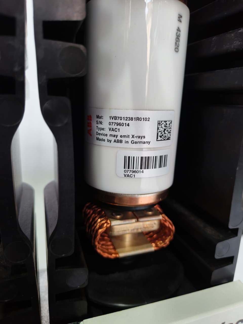 ABB CONVAC7 1VCF340131R2000 Three Phase Indoor Vacuum Contactor – Medium Voltage Industrial Vacuum Switching Contactor thumbnail 6
