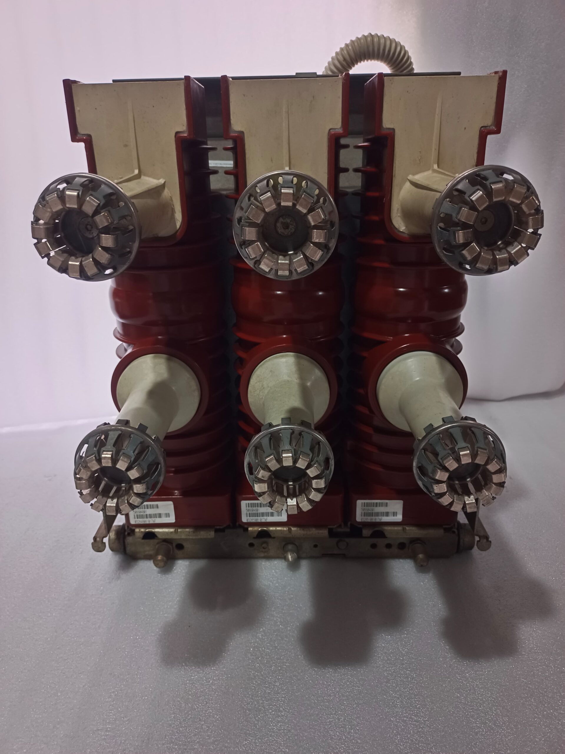 ABB HD4/P12.12.32 Vacuum Circuit Breaker – 12kV Medium Voltage Indoor VCB for Industrial Power Distribution thumbnail 3