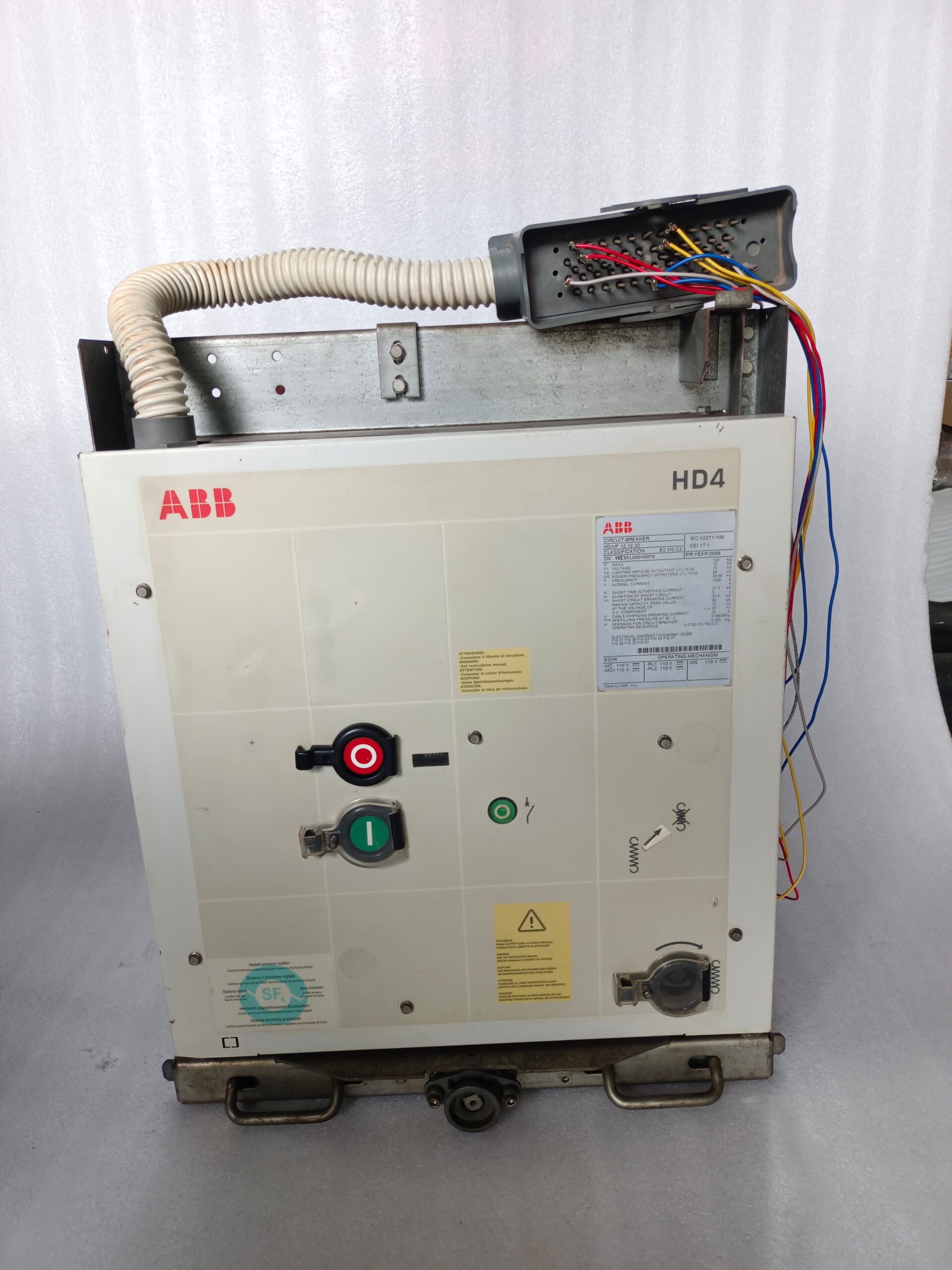 ABB HD4/P12.12.32 Vacuum Circuit Breaker – 12kV Medium Voltage Indoor VCB for Industrial Power Distribution thumbnail 5