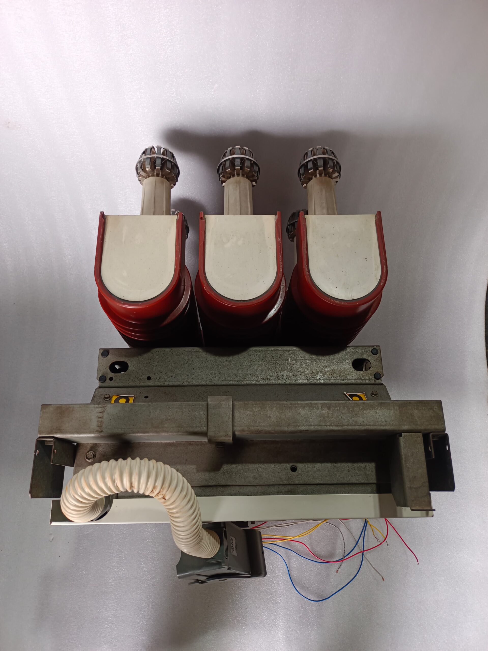 ABB HD4/P12.12.32 Vacuum Circuit Breaker – 12kV Medium Voltage Indoor VCB for Industrial Power Distribution thumbnail 7