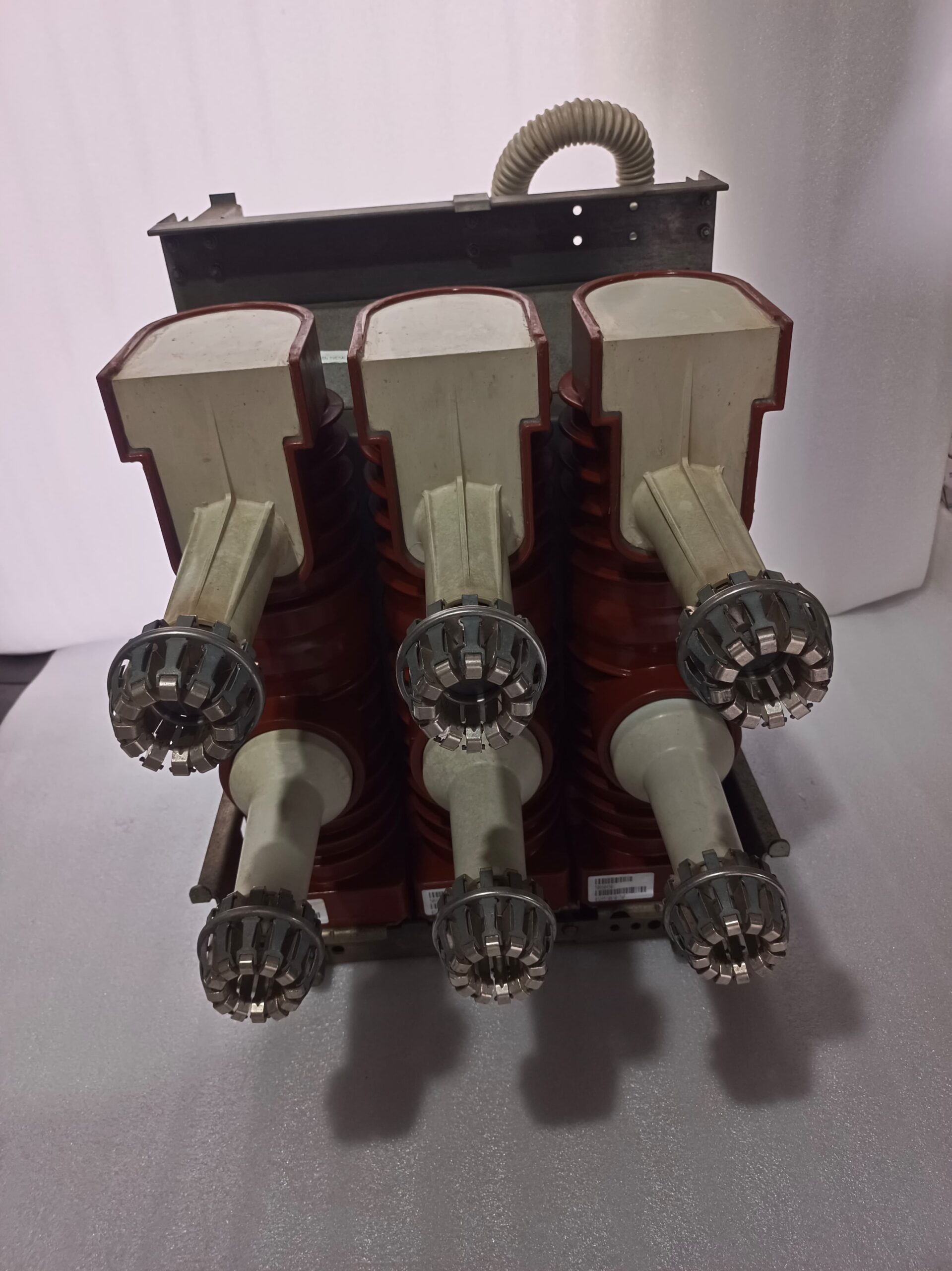 ABB HD4/P12.12.32 Vacuum Circuit Breaker – 12kV Medium Voltage Indoor VCB for Industrial Power Distribution thumbnail 9