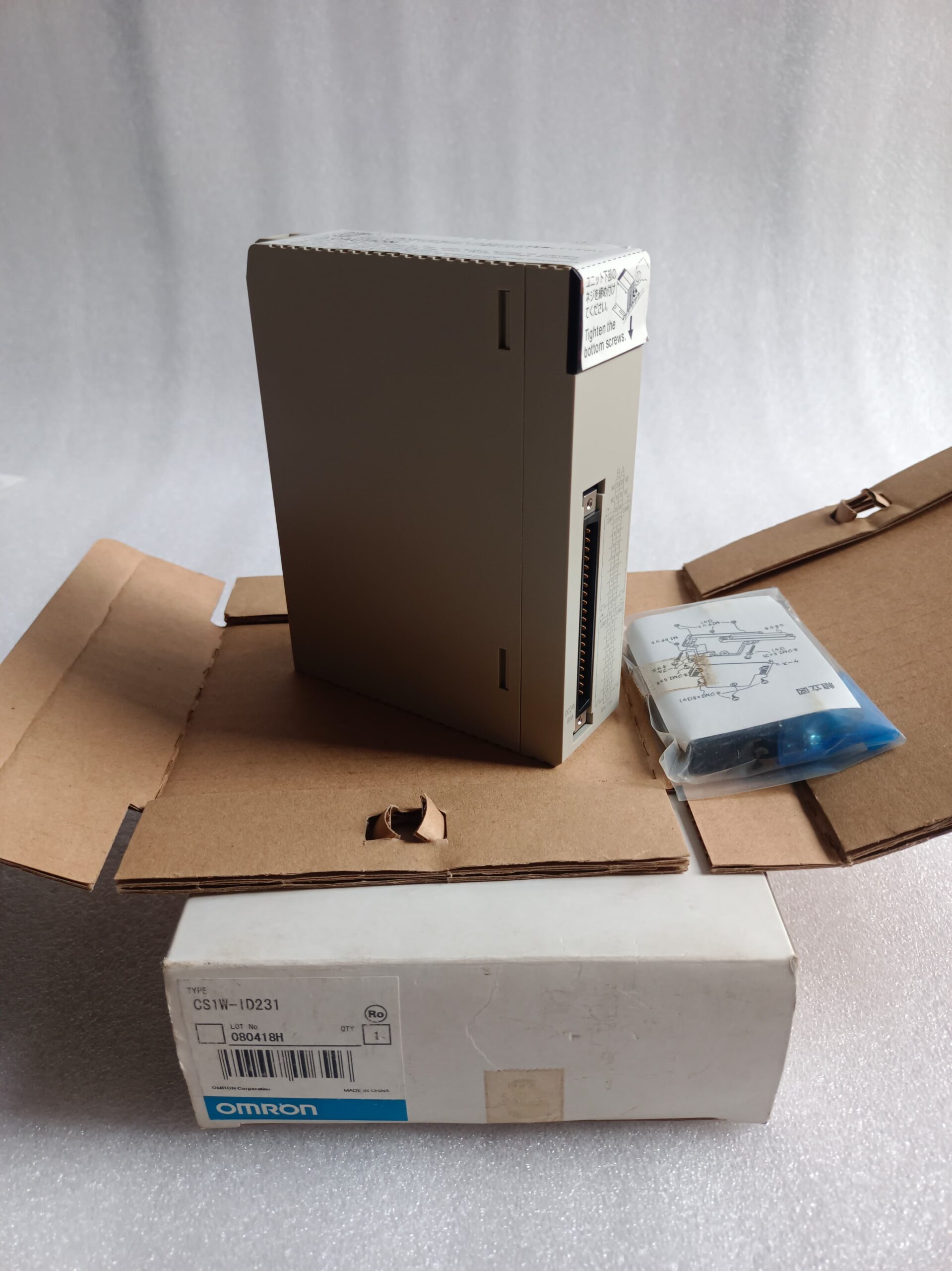 Omron CS1W-ID231 Digital Input Unit, 32-Point 24VDC Sink/Source, CS1 Series PLC I/O Module thumbnail 2