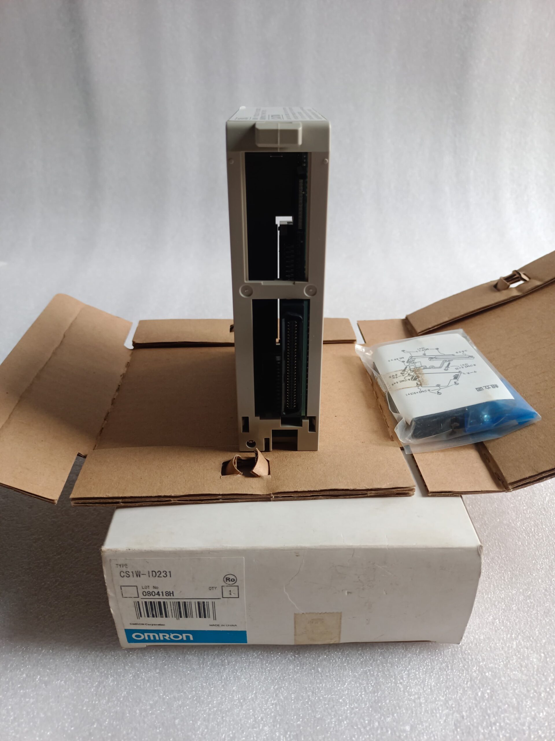 Omron CS1W-ID231 Digital Input Unit, 32-Point 24VDC Sink/Source, CS1 Series PLC I/O Module thumbnail 3