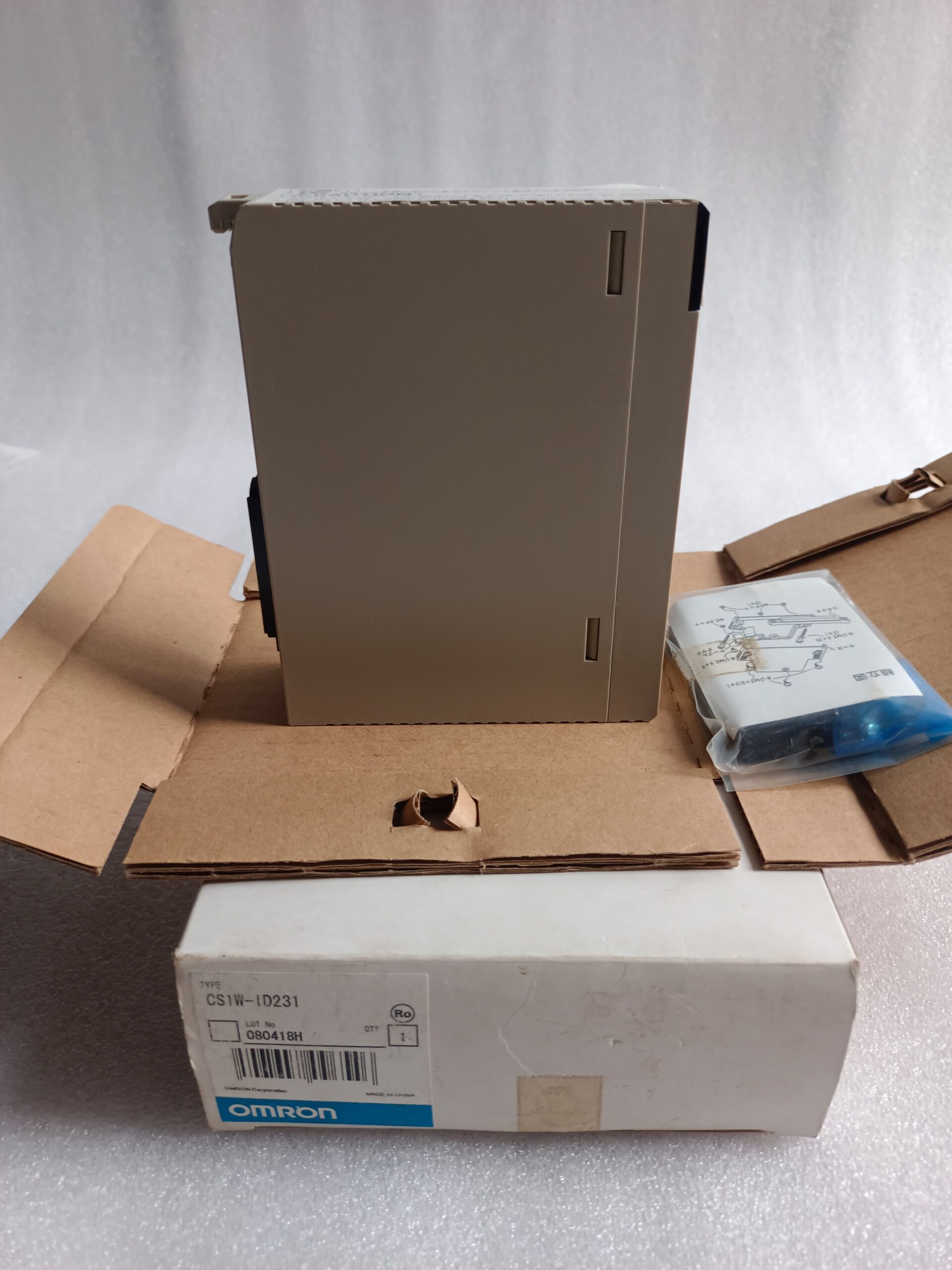 Omron CS1W-ID231 Digital Input Unit, 32-Point 24VDC Sink/Source, CS1 Series PLC I/O Module thumbnail 4