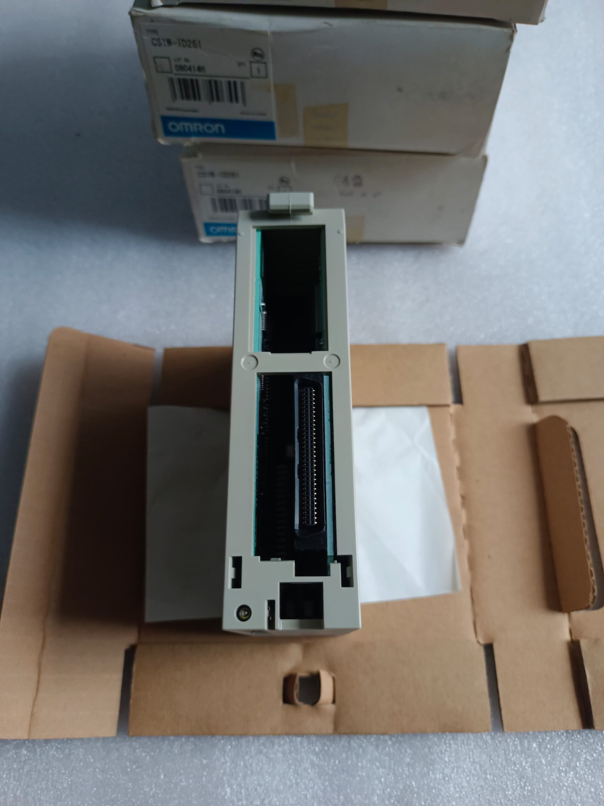 Omron CS1W-ID261 24VDC Digital Input Unit, 64 Points, High-Density Input Module for CS1 PLC Rack thumbnail 7