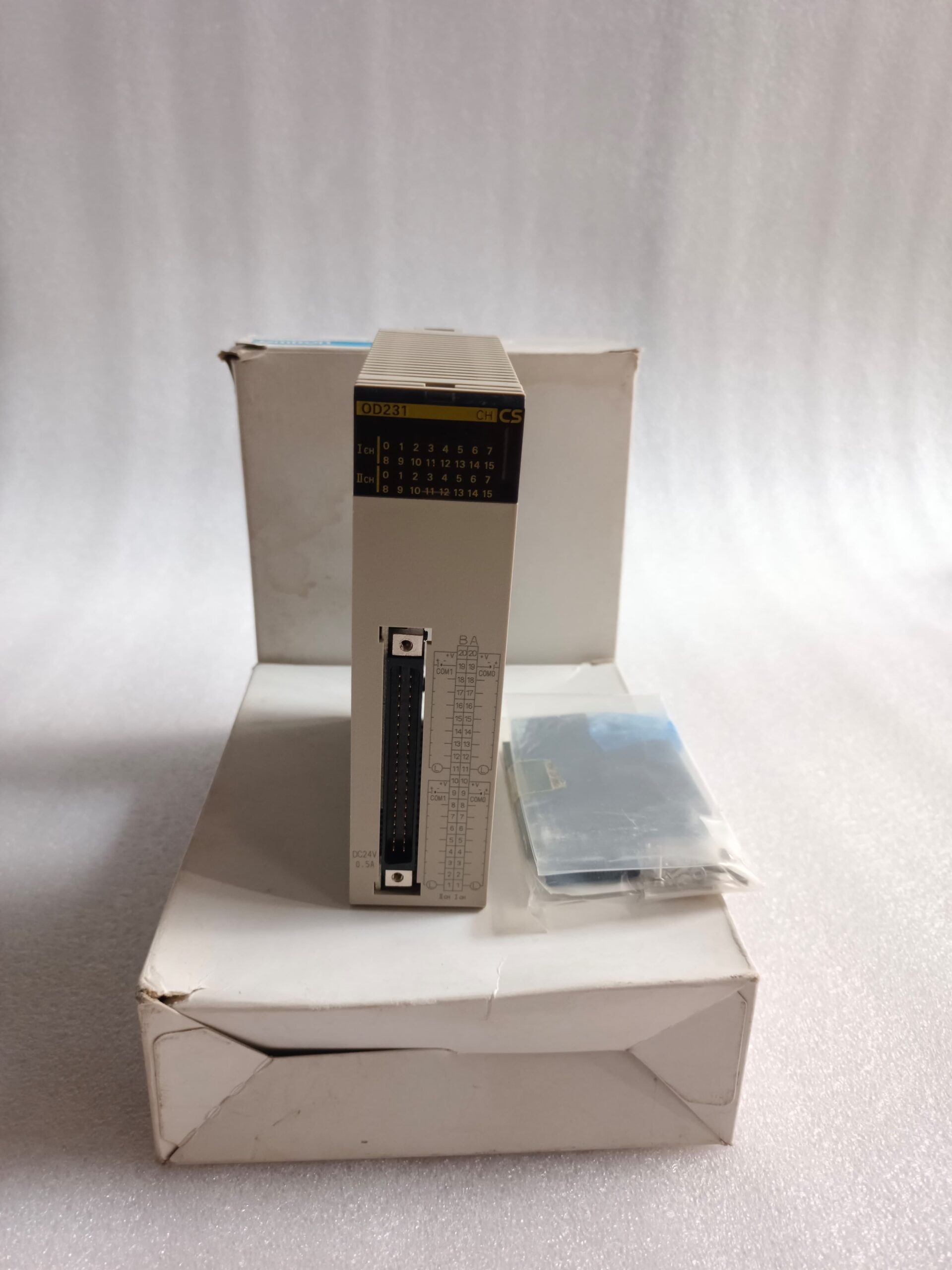 Omron CS1W-OD231 Transistor Output Unit, 32-Point NPN Digital Output Module for CS1 Series PLC thumbnail 7