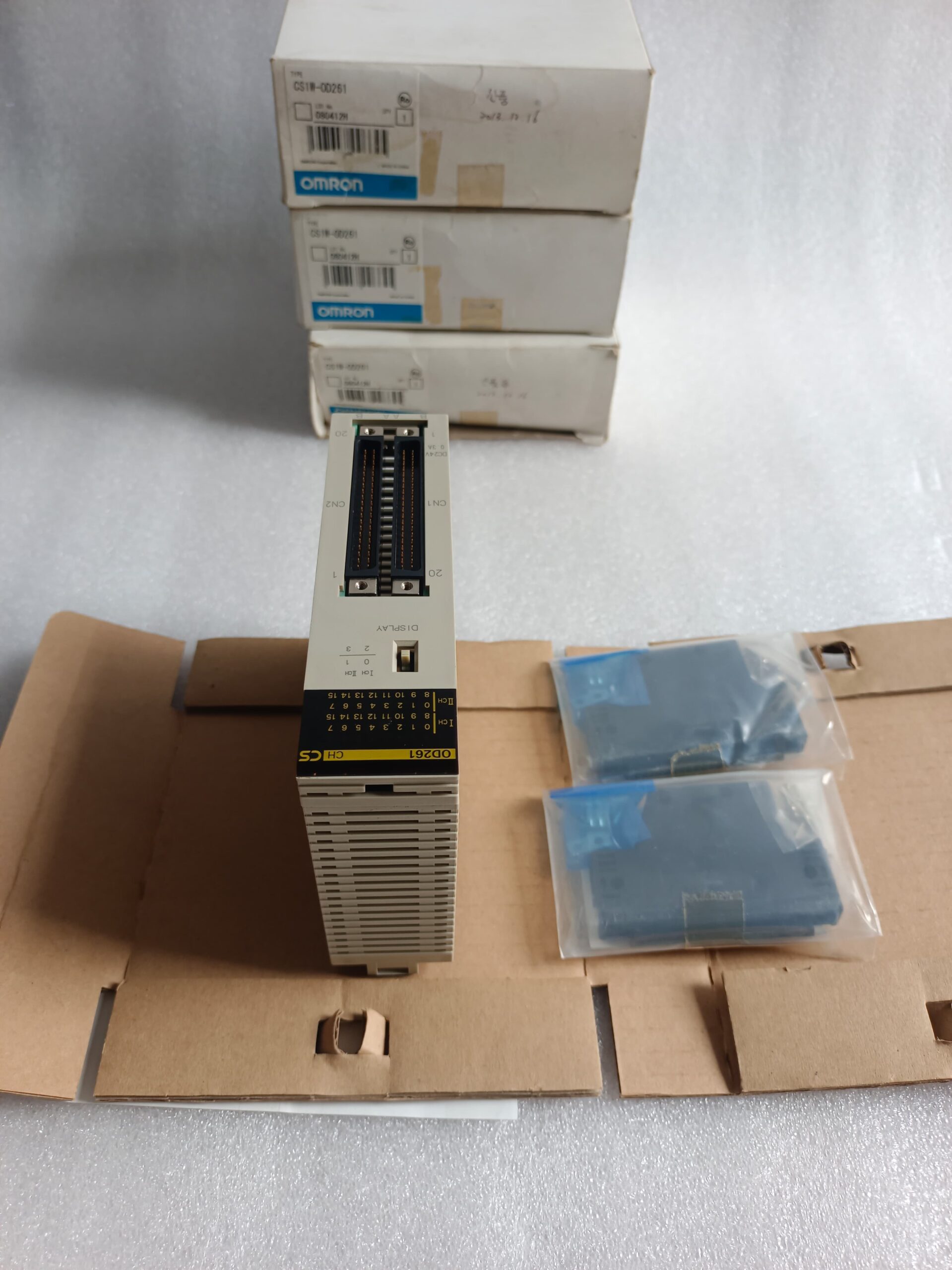 Omron CS1W-OD261 Transistor Output Unit, 32-Point NPN Output Module for CS1 Series PLC thumbnail 12