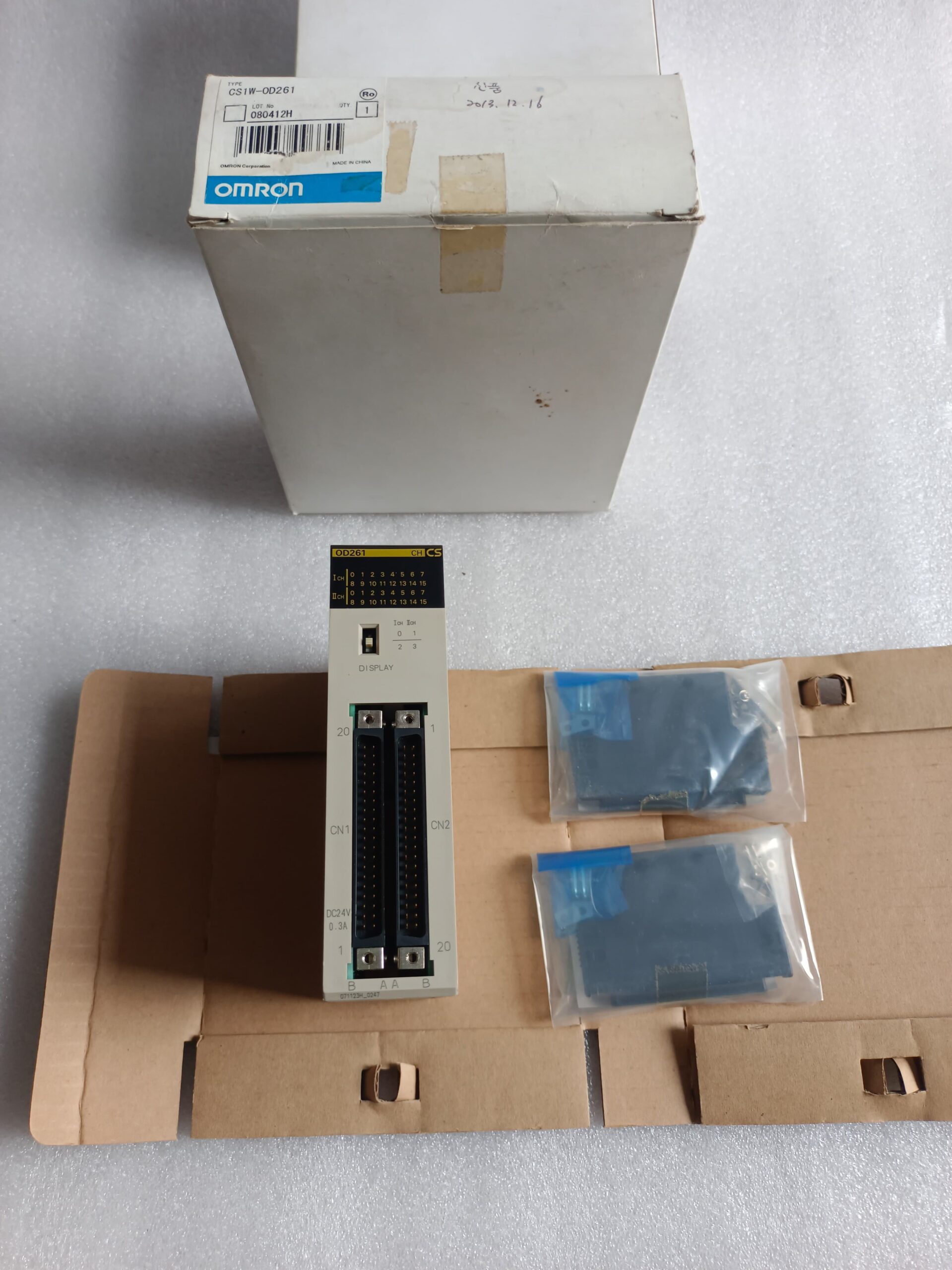 Omron CS1W-OD261 Transistor Output Unit, 32-Point NPN Output Module for CS1 Series PLC thumbnail 3