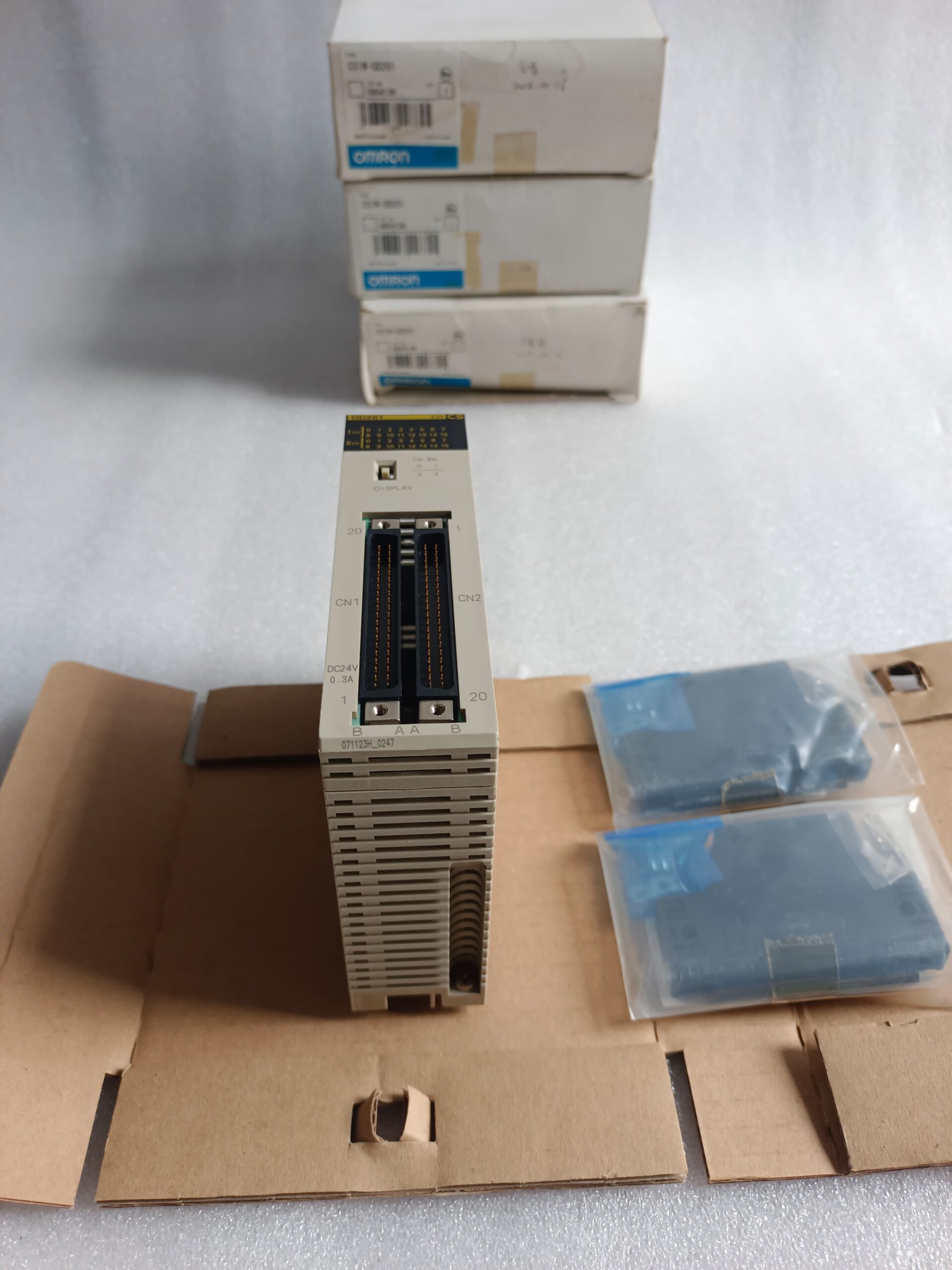 Omron CS1W-OD261 Transistor Output Unit, 32-Point NPN Output Module for CS1 Series PLC thumbnail 6