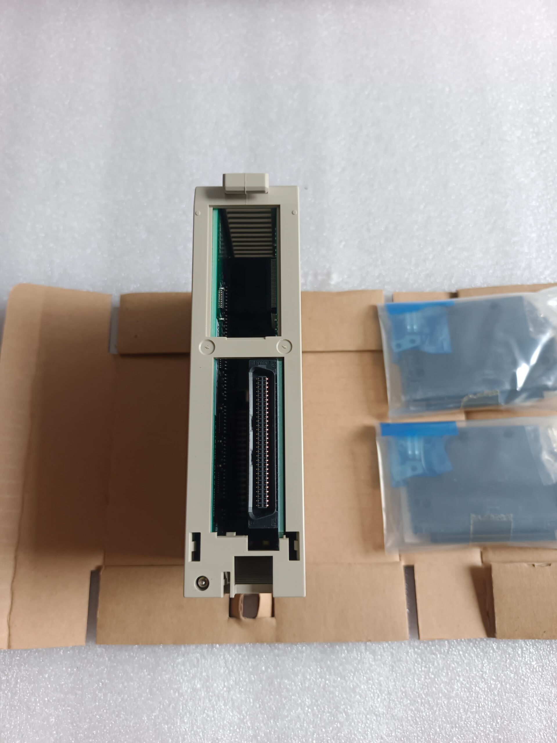 Omron CS1W-OD261 Transistor Output Unit, 32-Point NPN Output Module for CS1 Series PLC thumbnail 8
