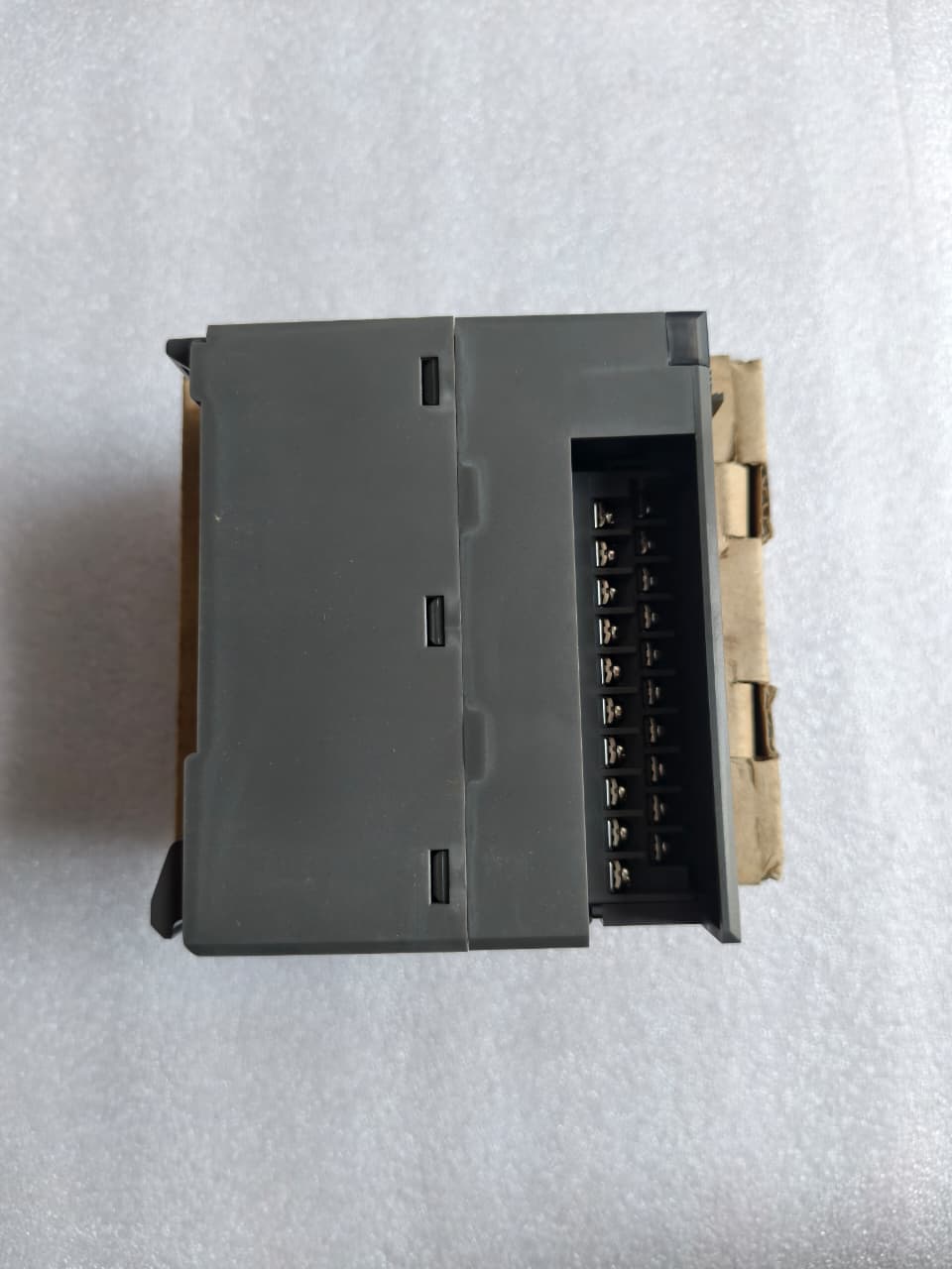 Fuji Electric NP1Y16T09P6 Micrex-SX Digital Output Module | 16-Point Transistor DO for PLC Systems thumbnail 10
