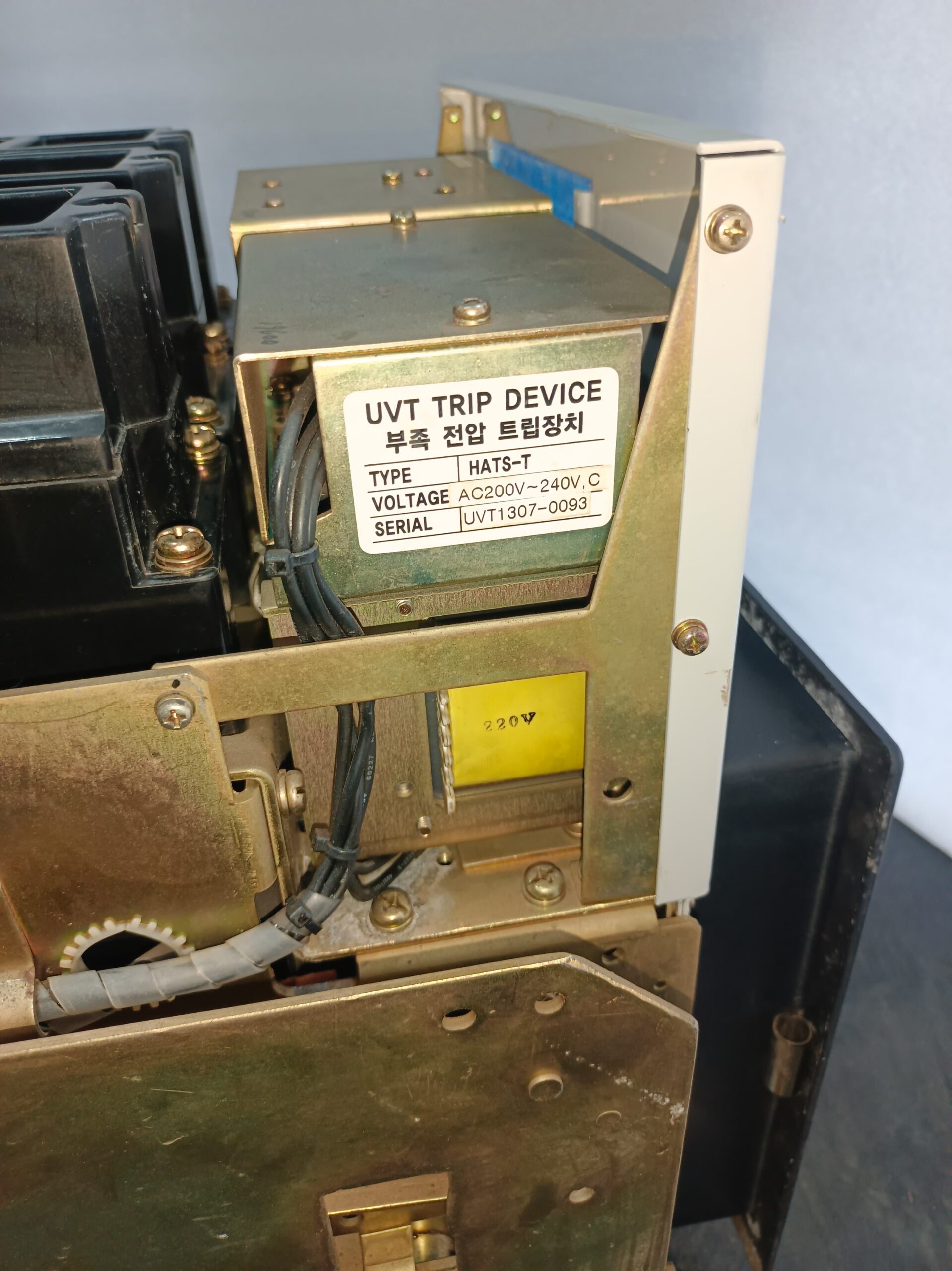 HYUNDAI HAT12 Air Circuit Breaker | Heavy Duty Industrial ACB | High Performance Power Protection Breaker thumbnail 11