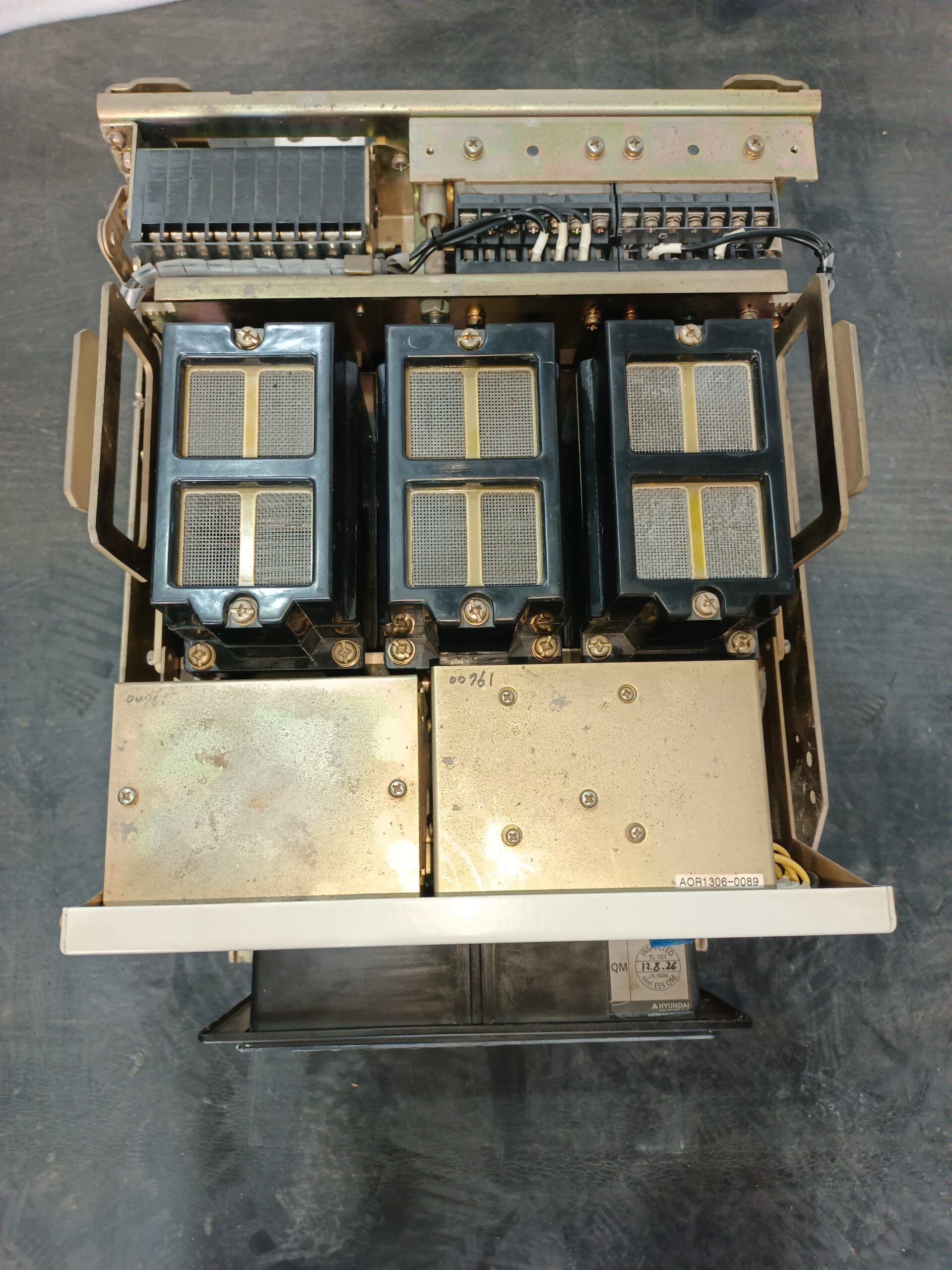 HYUNDAI HAT12 Air Circuit Breaker | Heavy Duty Industrial ACB | High Performance Power Protection Breaker thumbnail 5