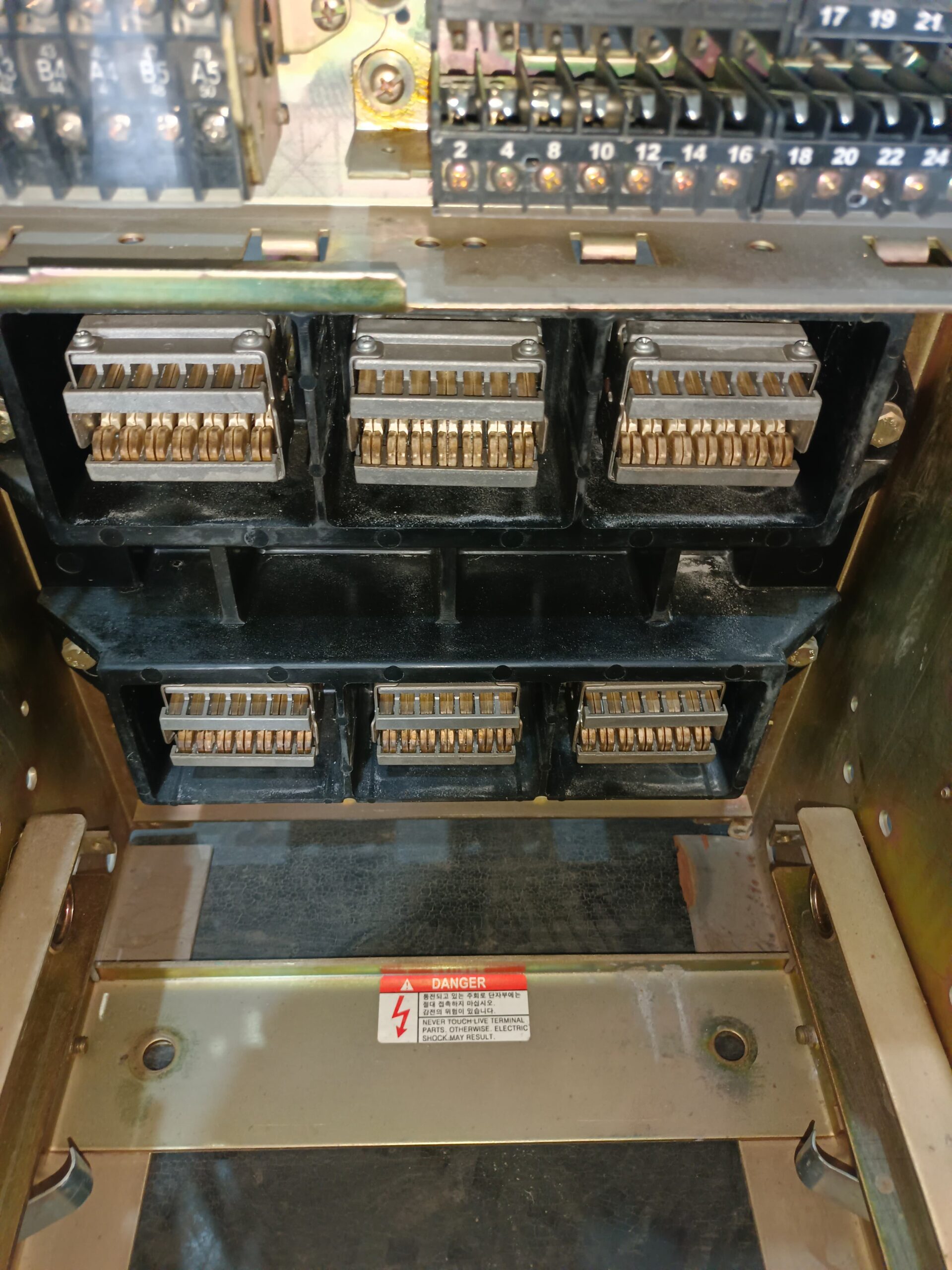 HYUNDAI HAT12 Air Circuit Breaker | Heavy Duty Industrial ACB | High Performance Power Protection Breaker thumbnail 9