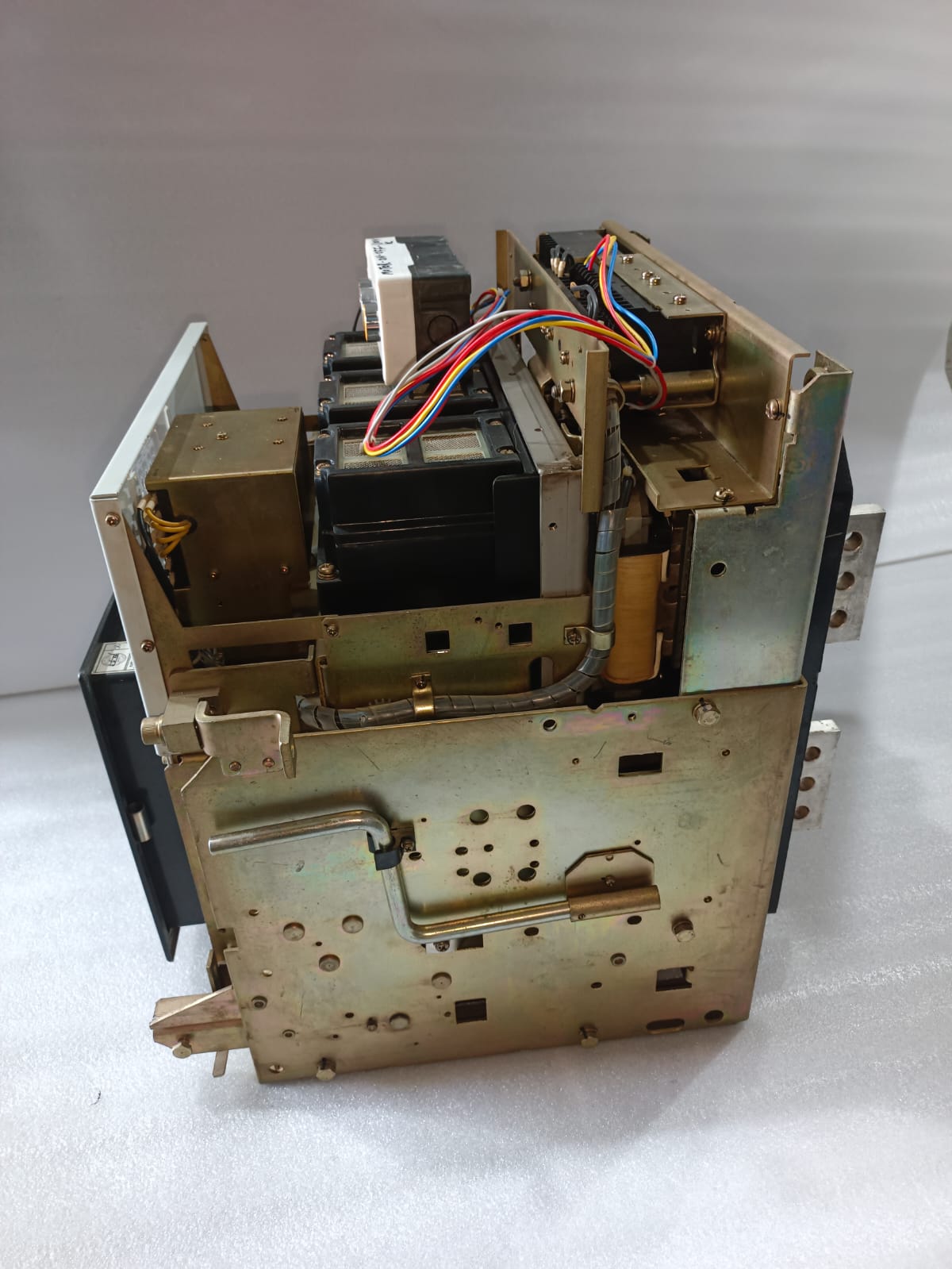 HYUNDAI HAT 25 Air Circuit Breaker (ACB) – Industrial Low Voltage Power Distribution And Protection Solution thumbnail 9