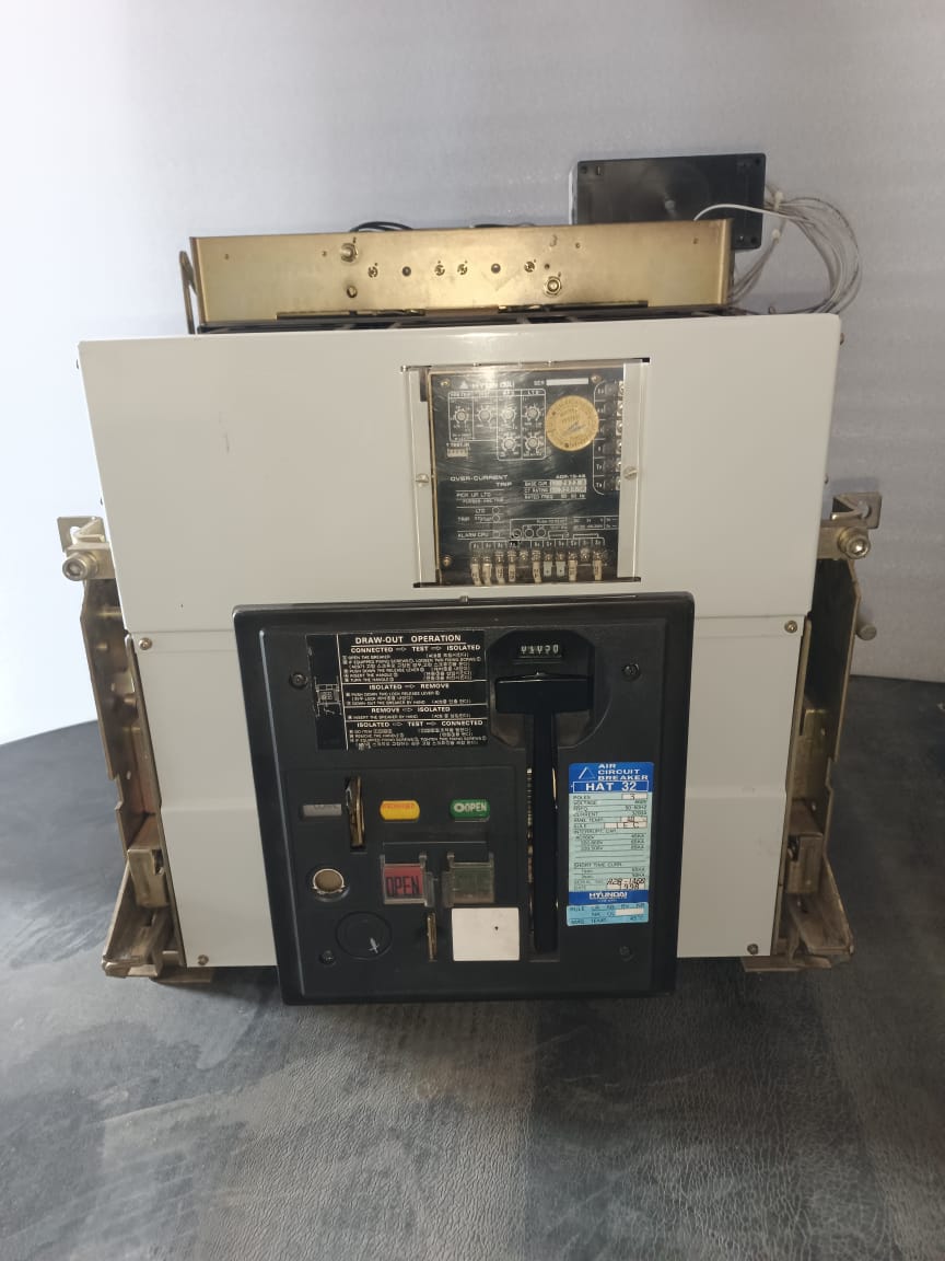 Hyundai HAT32 Air Circuit Breaker 3200AMP 3 Pole Automatic (EDO) UVT 440V AC Motor 110V ACB thumbnail 2