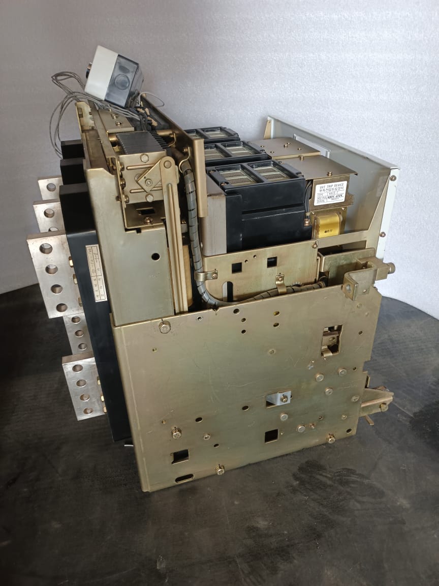 Hyundai HAT32 Air Circuit Breaker 3200AMP 3 Pole Automatic (EDO) UVT 440V AC Motor 110V ACB thumbnail 7