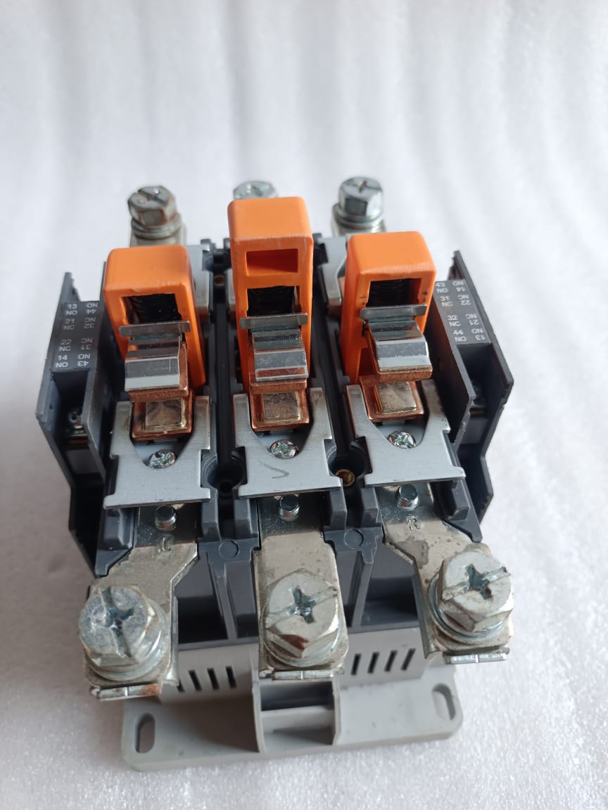 Hyundai UMC-130 Magnetic Contactor | Heavy-Duty Industrial Motor Control Contactor for Power Switching Applications thumbnail 10