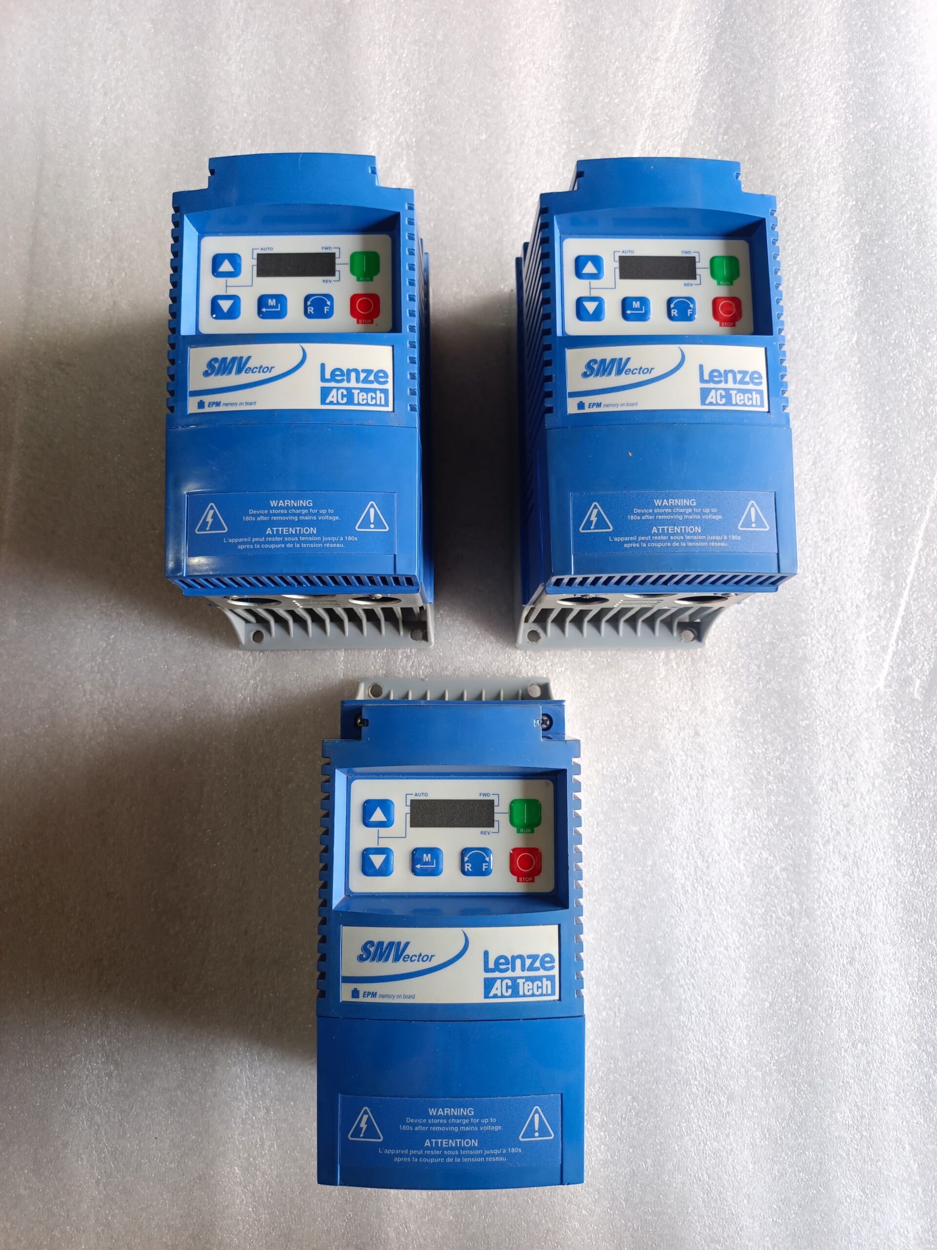 Lenze ESV152N04TXB-CC 2HP (1.5kW) Frequency Converter | Three Phase AC Drive | Variable Frequency Drive (VFD) thumbnail 2