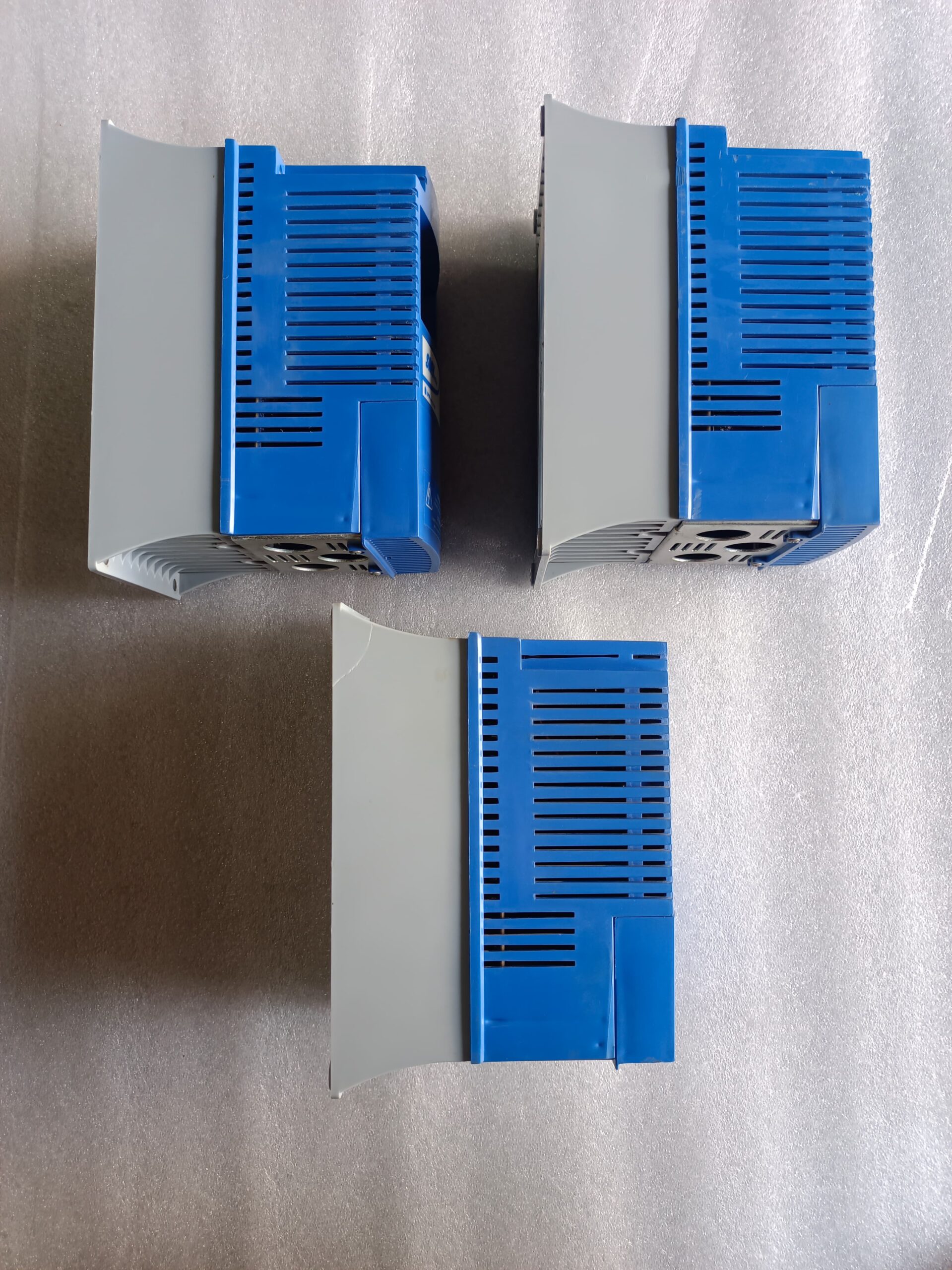 Lenze ESV152N04TXB-CC 2HP (1.5kW) Frequency Converter | Three Phase AC Drive | Variable Frequency Drive (VFD) thumbnail 4