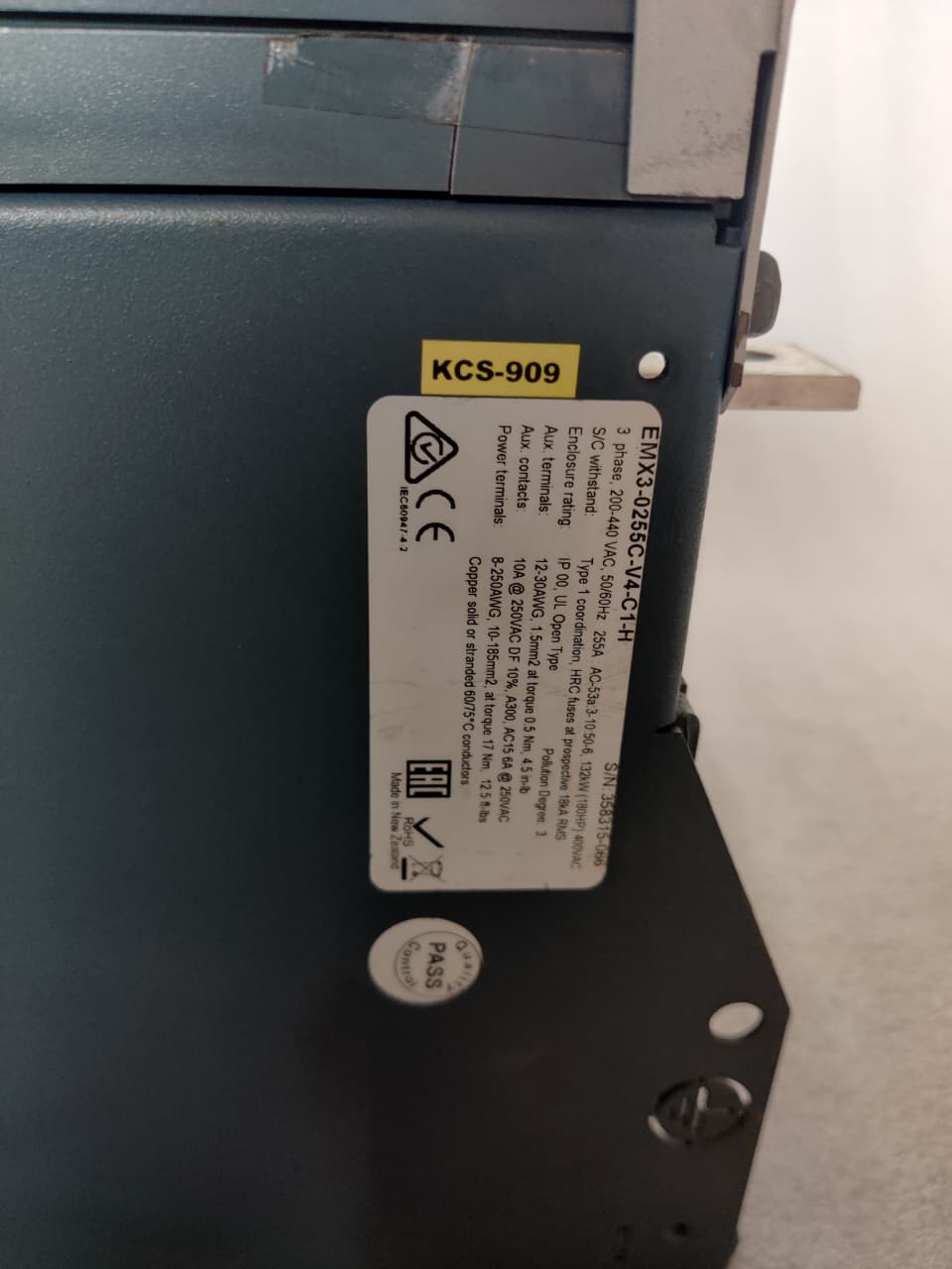 L And T EMX3-0255C-V4-C1-H / EMX3-0255C-411 Soft Starter – 180HP Advanced Motor Soft Starter for Industrial Applications thumbnail 3