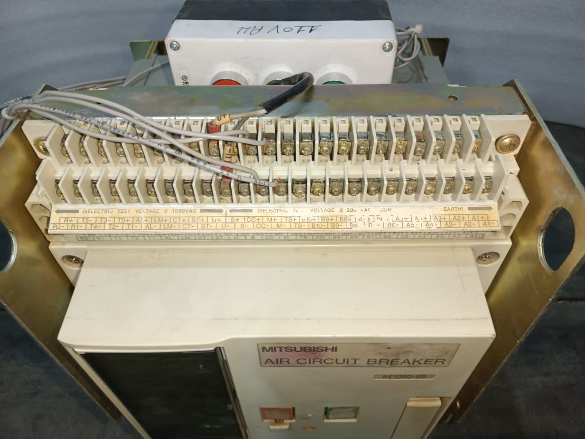 Mitsubishi AE1250-SS Air Circuit Breaker 1250A ACB 3 Pole Heavy Duty Industrial Power Protection Switchgear thumbnail 3