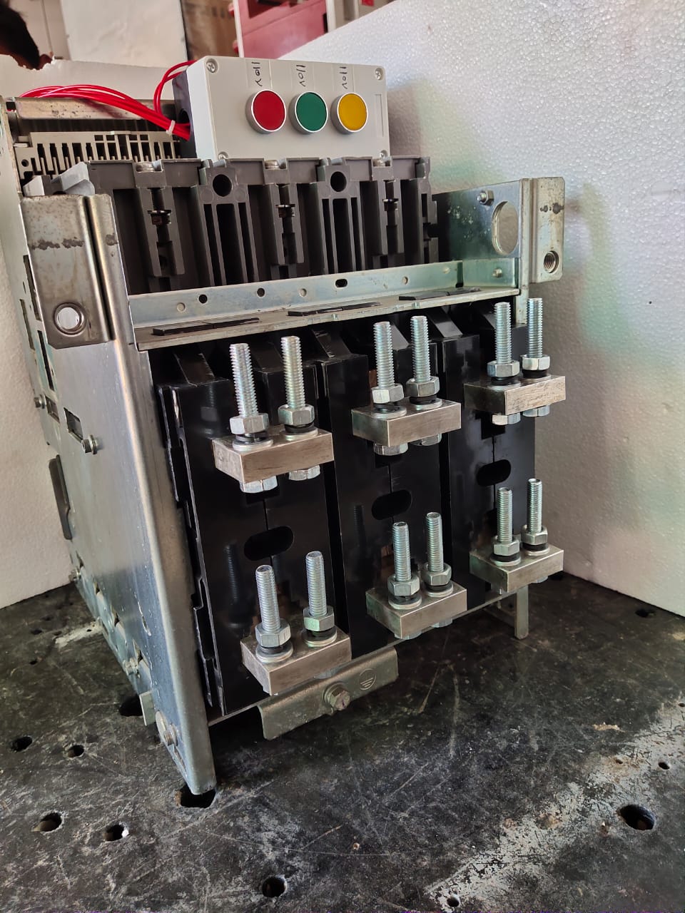 Mitsubishi AE1600-SW Air Circuit Breaker (ACB) 1600A Heavy Duty 3 Pole Industrial Power Protection Breaker thumbnail 3