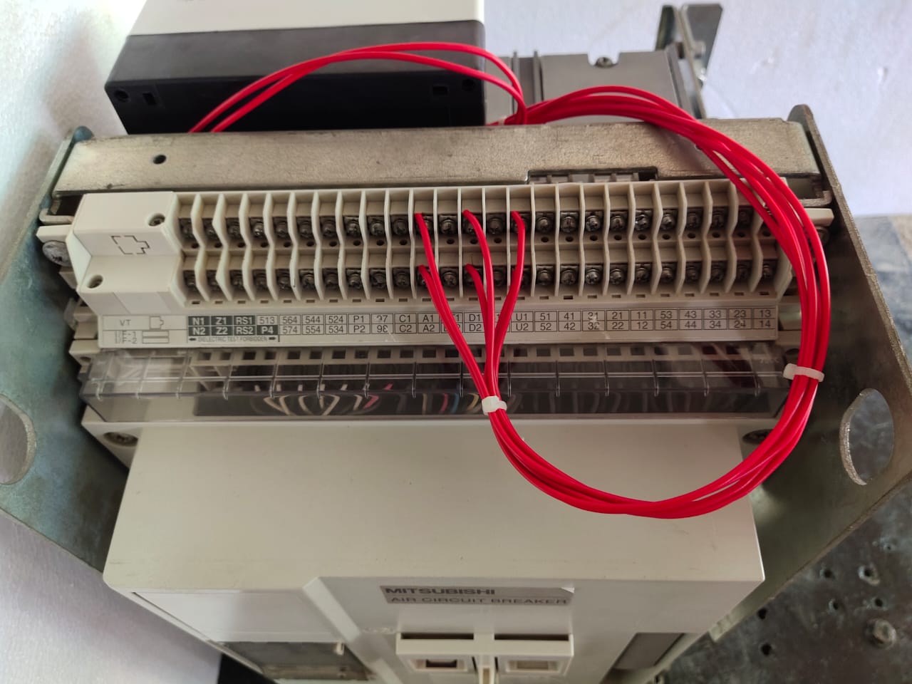 Mitsubishi AE1600-SW Air Circuit Breaker (ACB) 1600A Heavy Duty 3 Pole Industrial Power Protection Breaker thumbnail 5