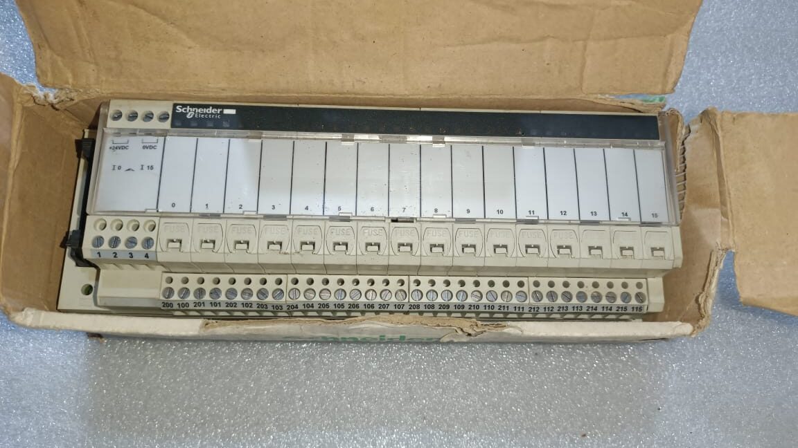 SCHNEIDER ELECTRIC MODICON ABE7-H16S43 Passive Telefast Interface Module for PLC Automation Systems thumbnail 8