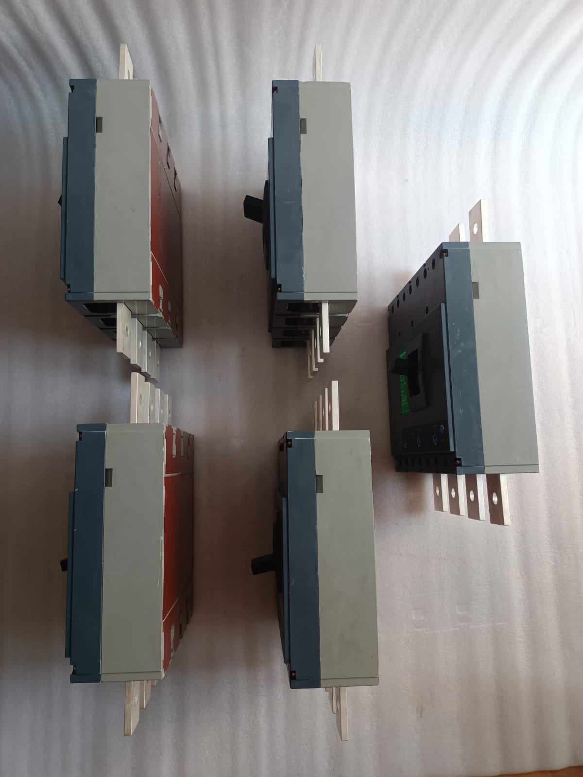 Schneider Electric LV580301 800A 4 Pole MCCB – Heavy Duty Molded Case Circuit Breaker for Industrial Power Distribution thumbnail 5