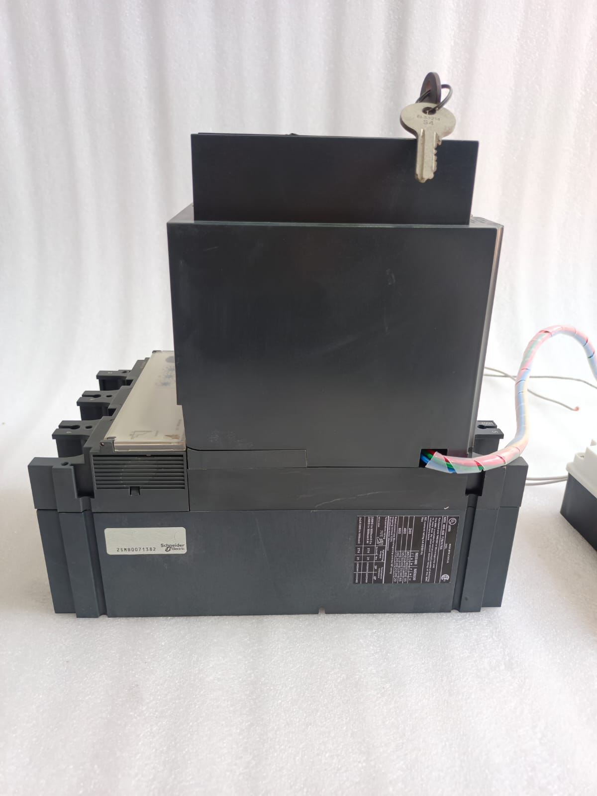 Schneider Electric NSX400N MCCB 400A 3/4 Pole Compact NSX Molded Case Circuit Breaker Thermal Magnetic thumbnail 11