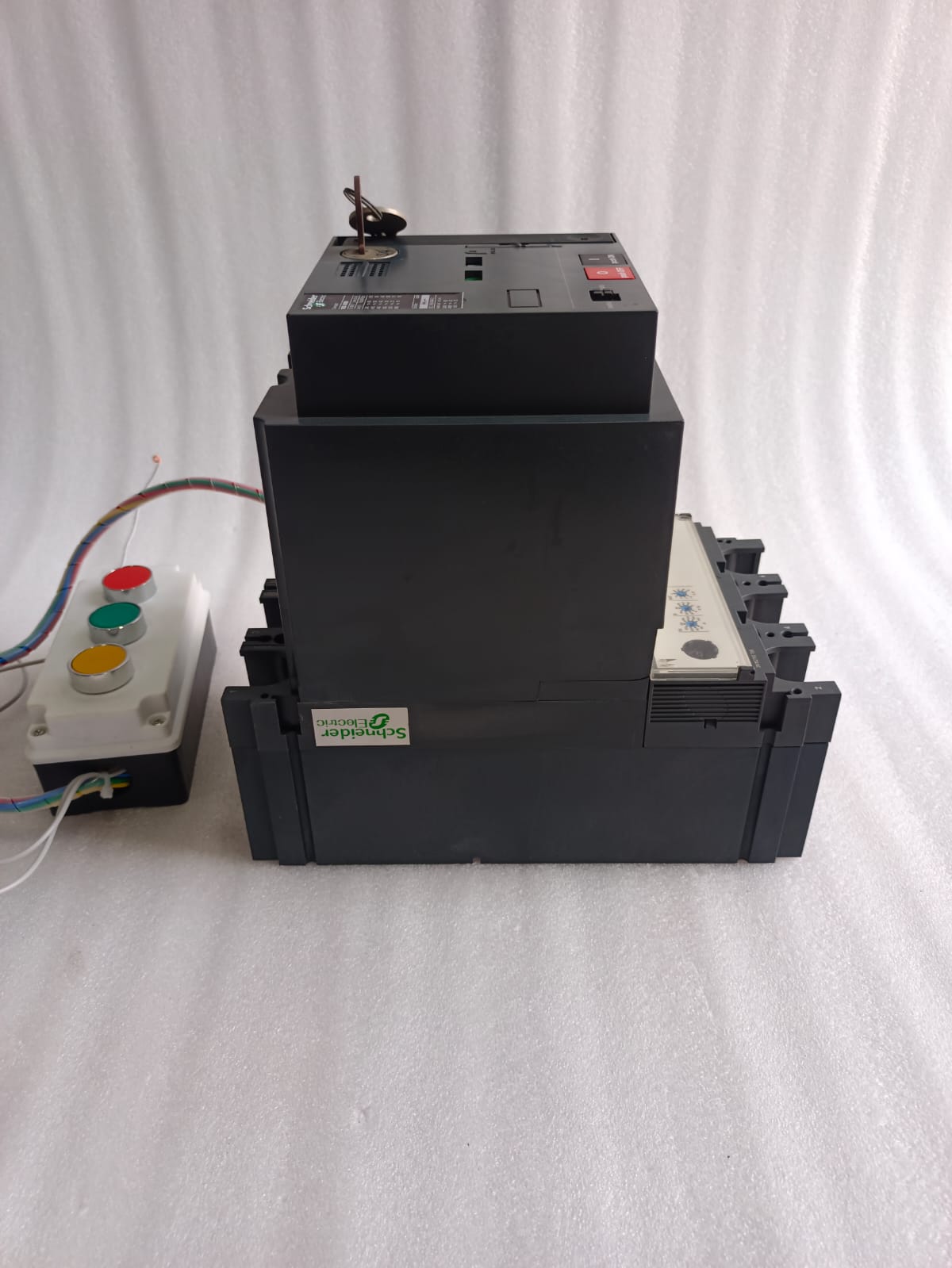 Schneider Electric NSX400N MCCB 400A 3/4 Pole Compact NSX Molded Case Circuit Breaker Thermal Magnetic thumbnail 17