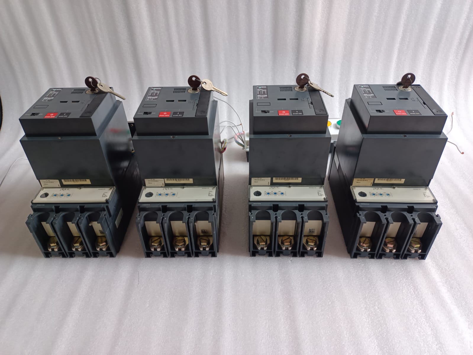 Schneider Electric NSX400N MCCB 400A 3/4 Pole Compact NSX Molded Case Circuit Breaker Thermal Magnetic thumbnail 5