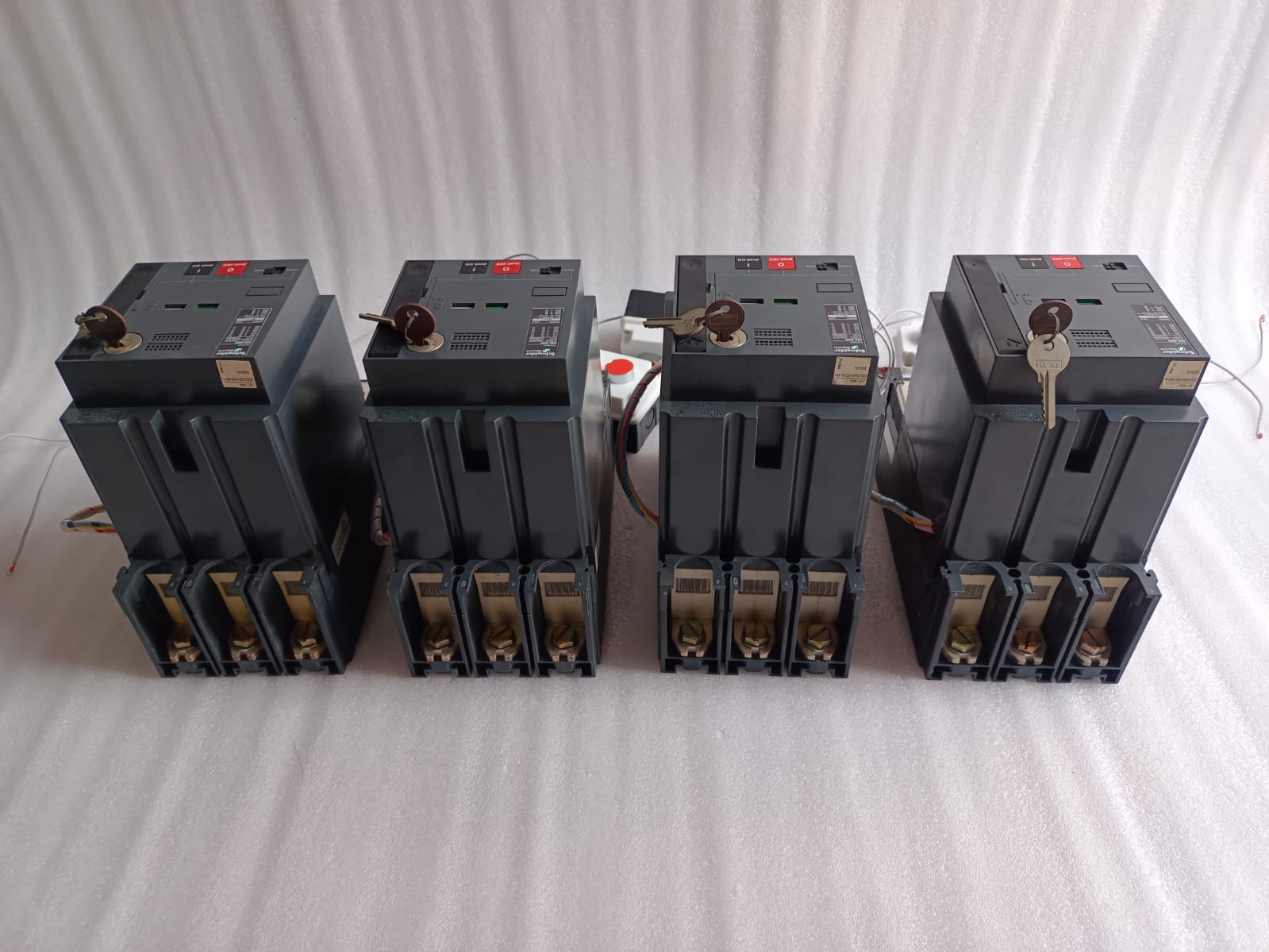 Schneider Electric NSX400N MCCB 400A 3/4 Pole Compact NSX Molded Case Circuit Breaker Thermal Magnetic thumbnail 8