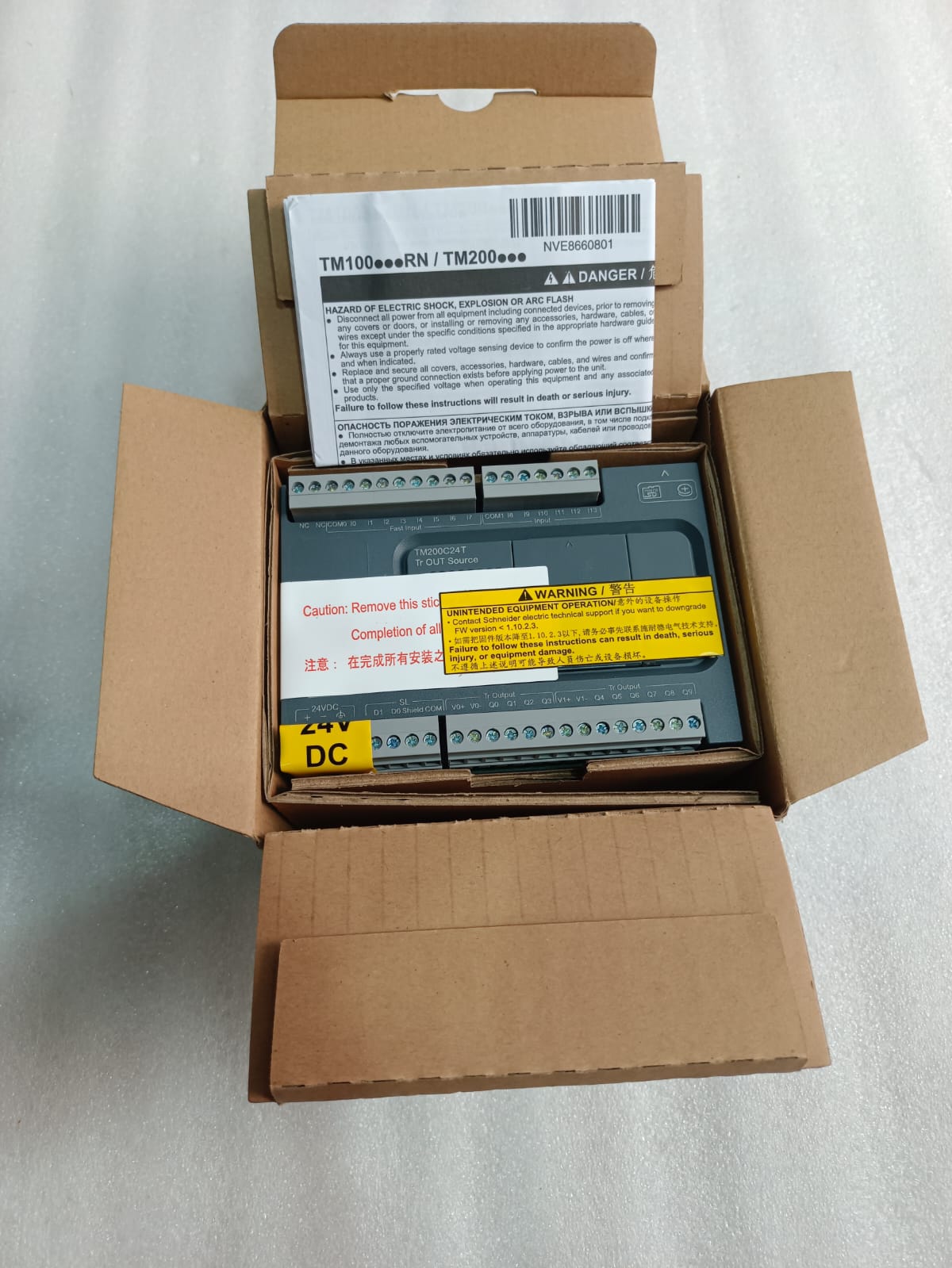Schneider Electric TM200C24T Modicon M200 PLC Controller 24 I/O 24VDC Transistor Source Output thumbnail 3