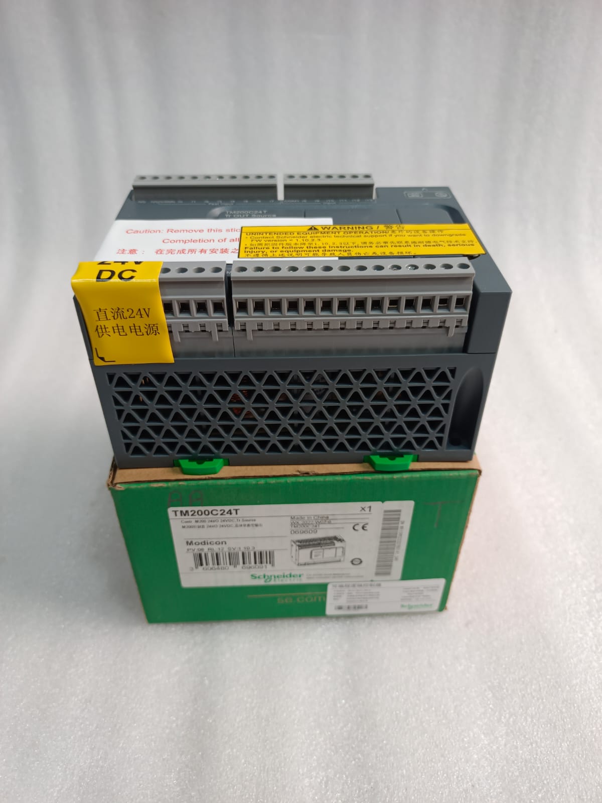 Schneider Electric TM200C24T Modicon M200 PLC Controller 24 I/O 24VDC Transistor Source Output thumbnail 7