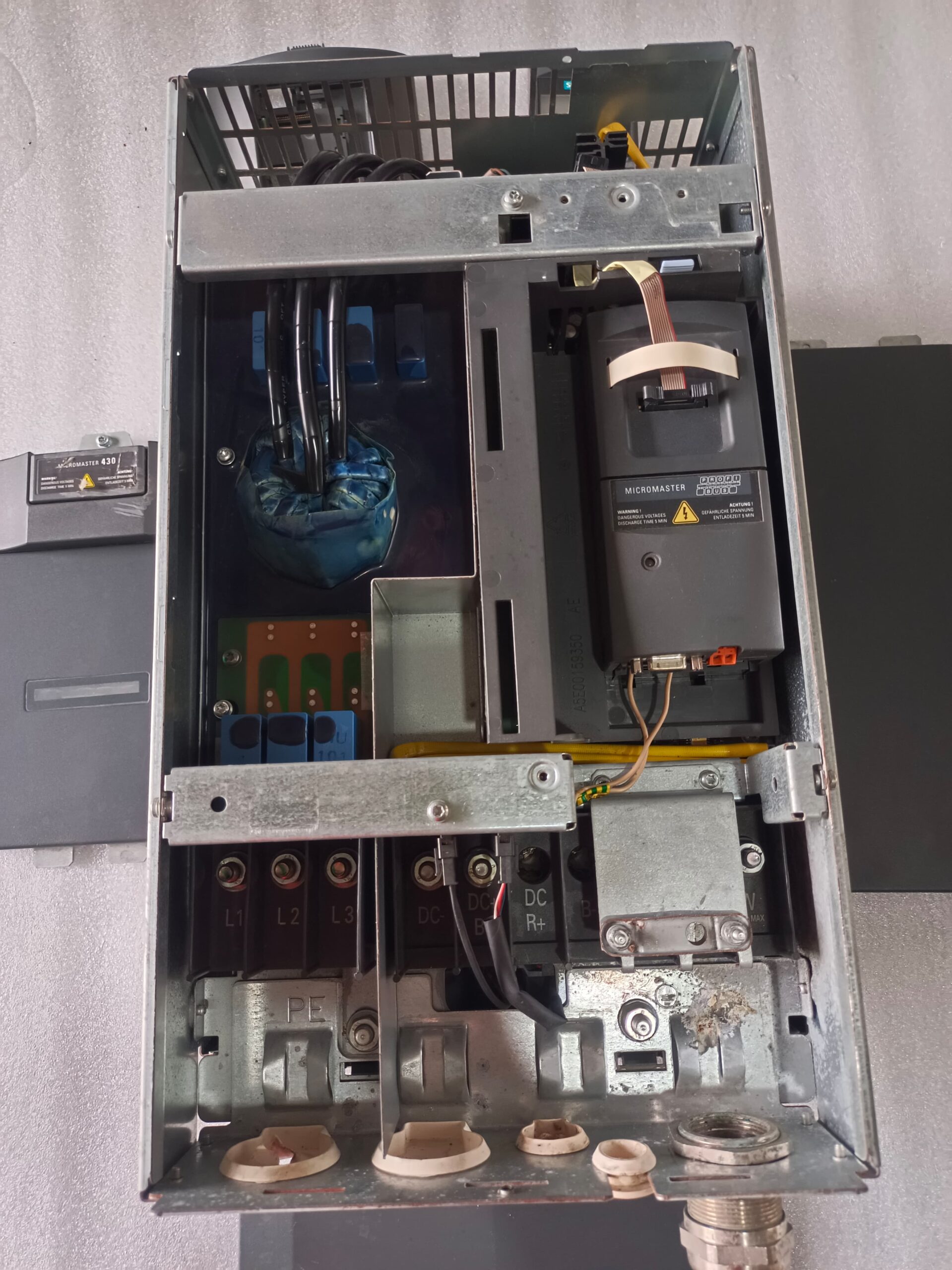 SIEMENS MICROMASTER 430 6SE6430-2AD33-0DA0 40HP AC Drive – Industrial Variable Frequency Drive (VFD) for Pump, Fan Motor Control thumbnail 2