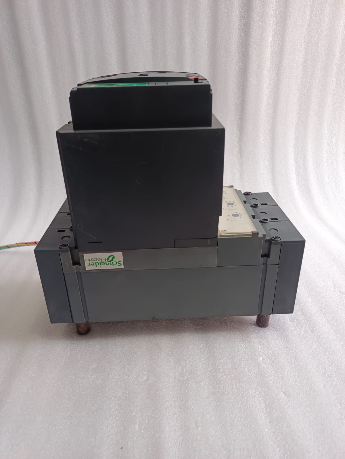 Schneider Electric EasyPact CVS400F MCCB 400A 36kA | 3P/4P Molded Case Circuit Breaker for Industrial Protection thumbnail 10