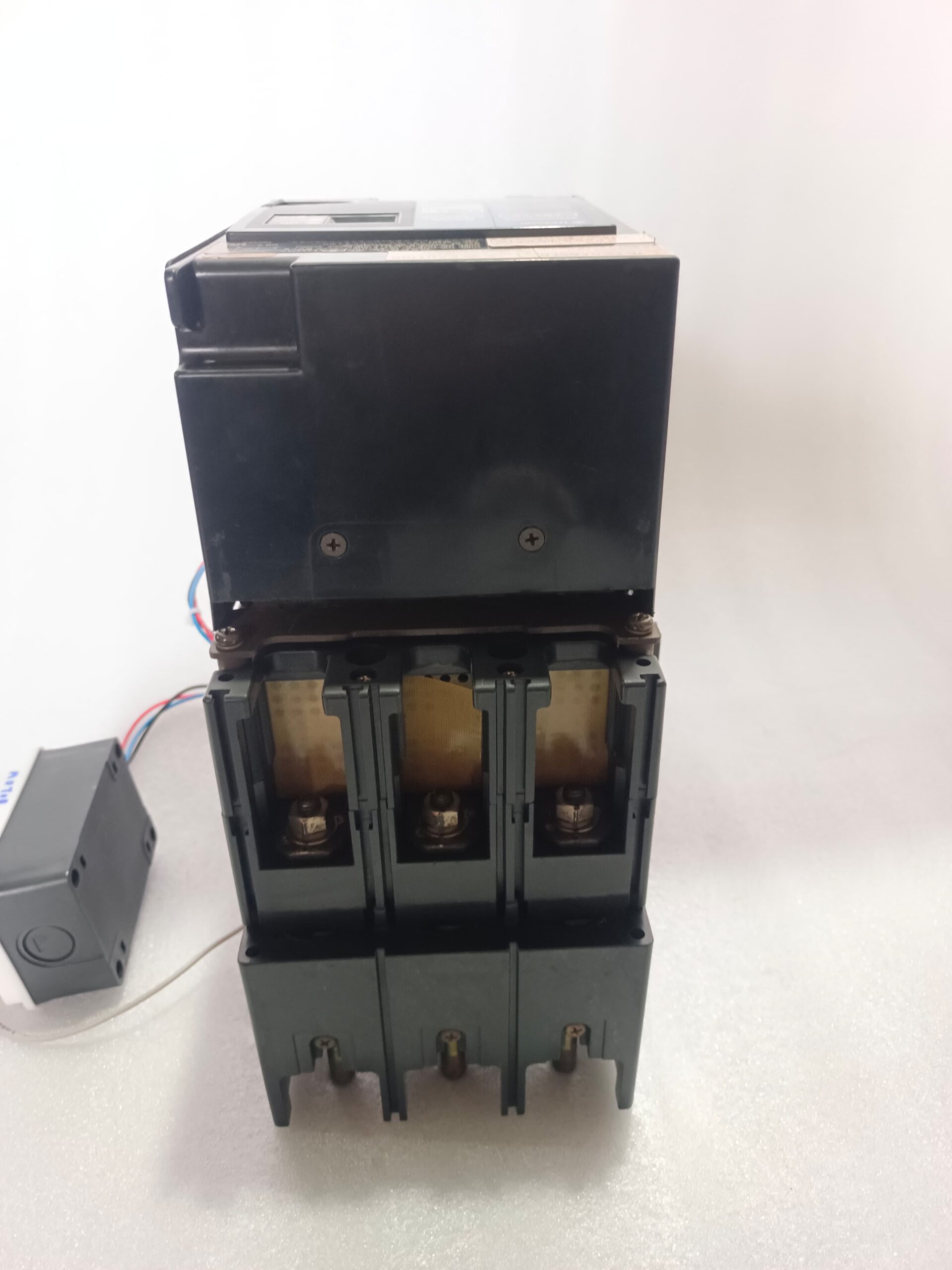 TERASAKI AME3B Air Circuit Breaker 250A 3 Pole with XMD4M Motor Operator | AC 200-220V ACB Power Distribution Solution thumbnail 3