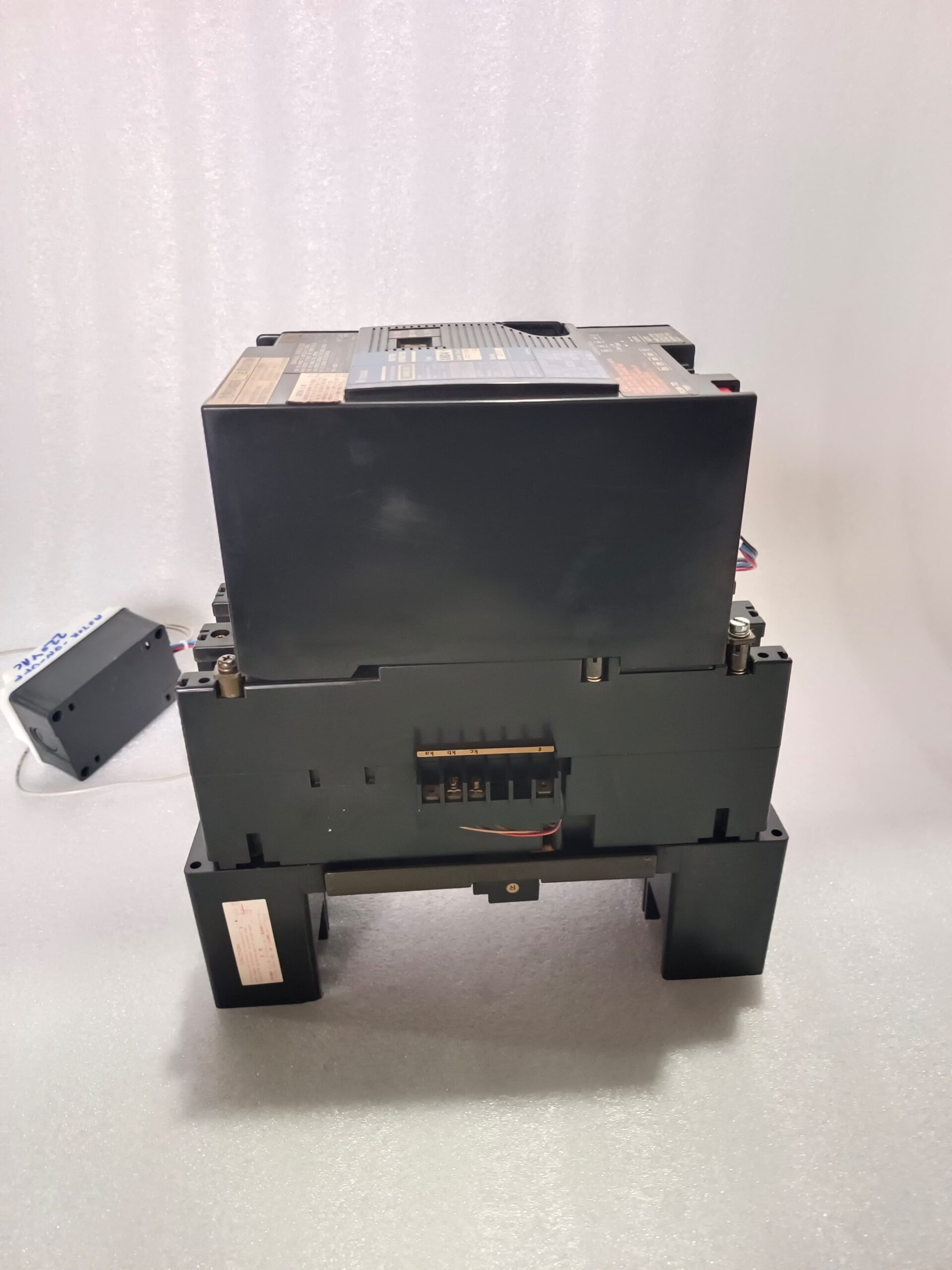 TERASAKI AME3B Air Circuit Breaker 250A 3 Pole with XMD4M Motor Operator | AC 200-220V ACB Power Distribution Solution thumbnail 6