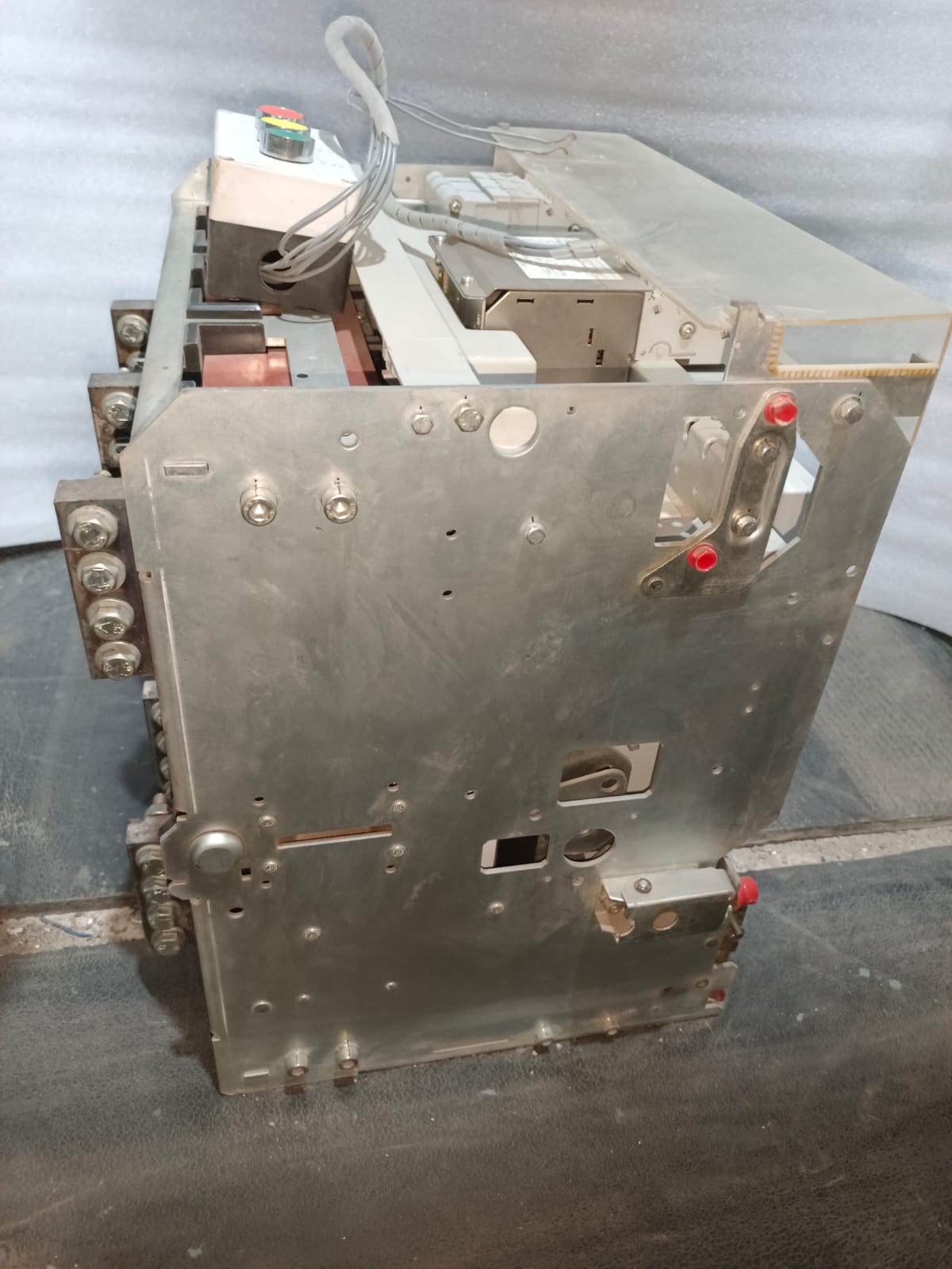 TERASAKI TemPower2 AR332S Air Circuit Breaker 3200A 3 Pole | Industrial Low Voltage ACB for Power Distribution thumbnail 4