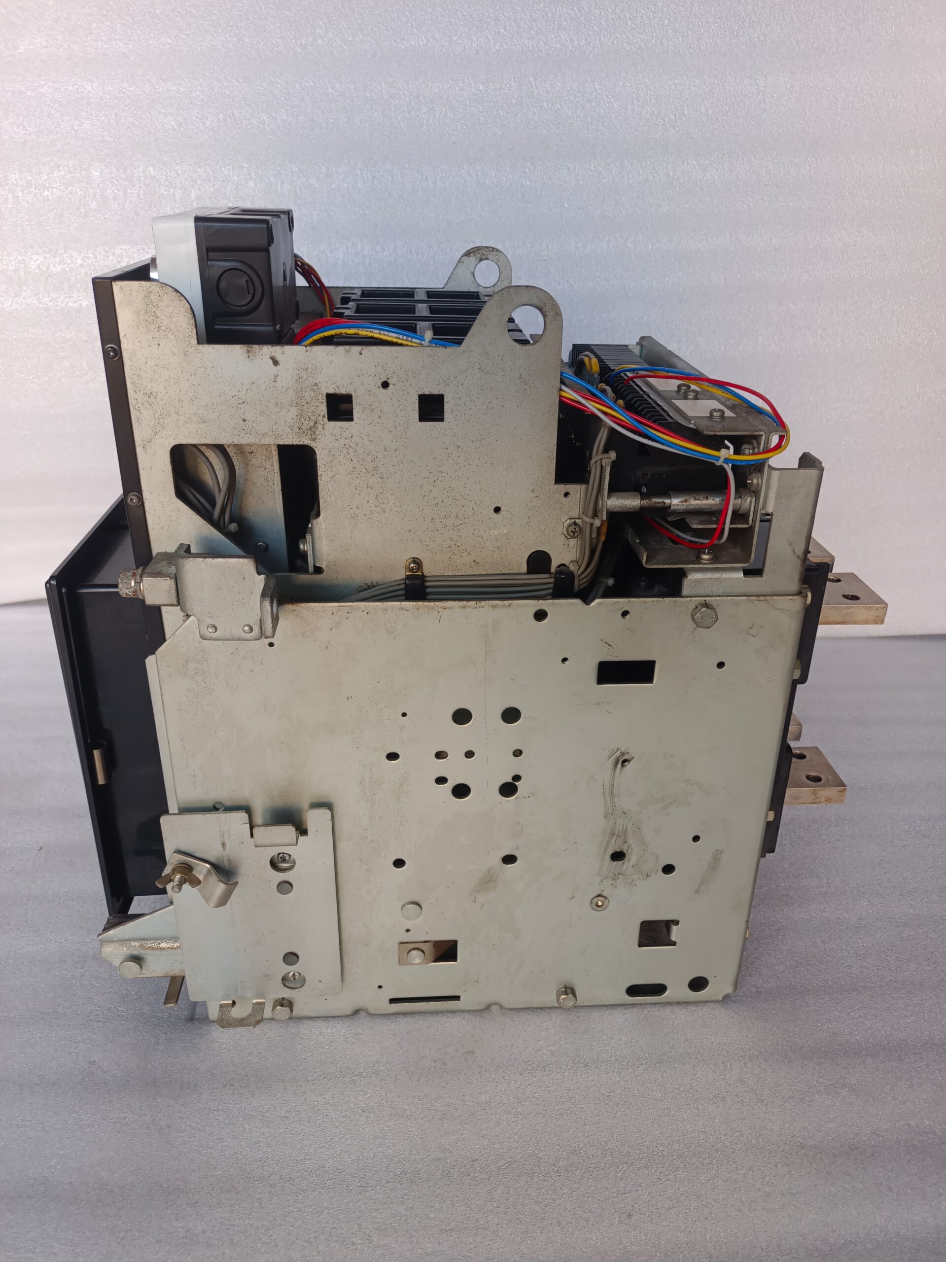 Terasaki AT16 Air Circuit Breaker TemPower 1600A 3 Pole Automatic (EDO) UVT 110V AC | High Performance ACB for Industrial Power Distribution thumbnail 10