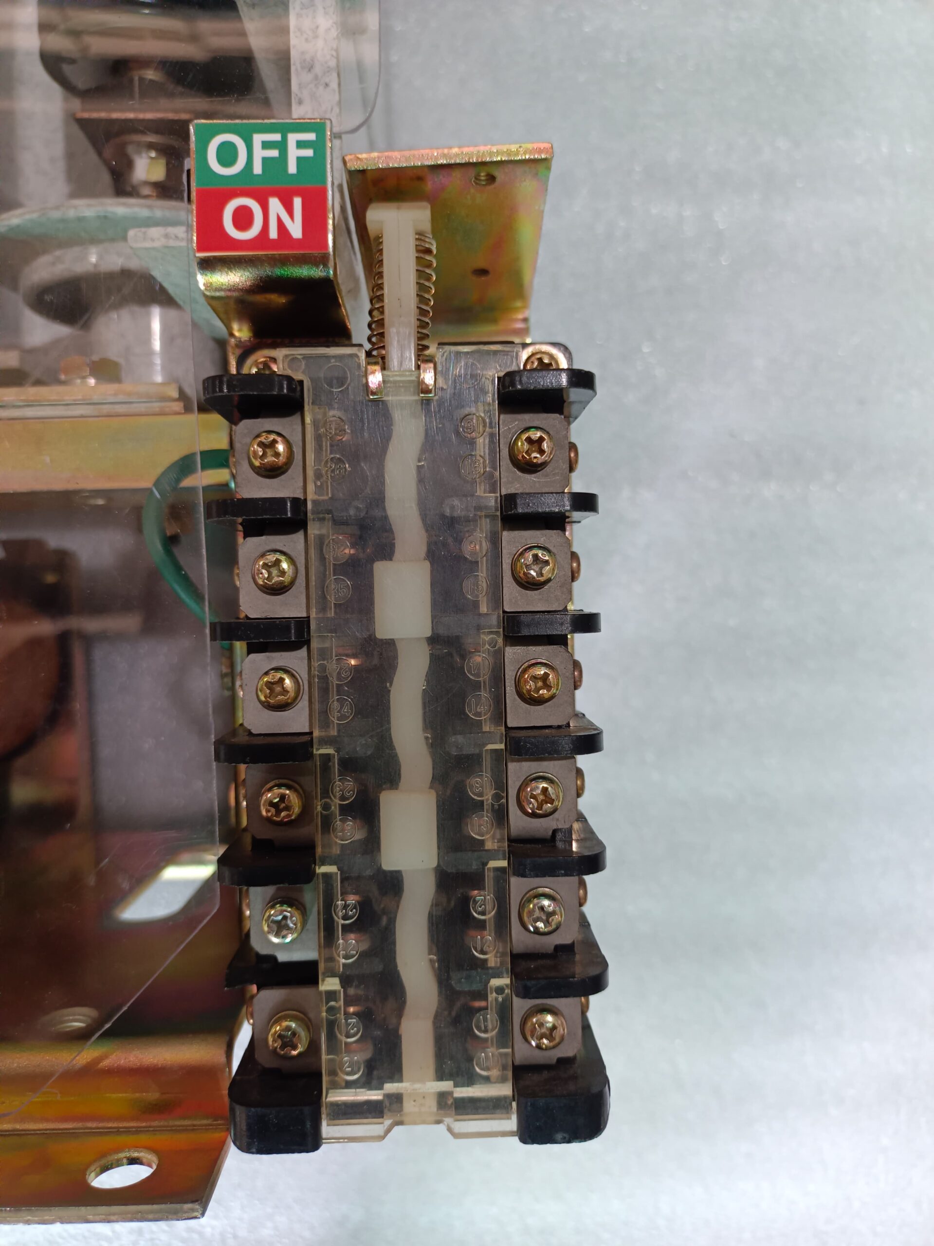 Toshiba CV-6GA High Voltage Vacuum Contactor – 200A Medium Voltage Vacuum Contactor with 220V AC Operating Coil thumbnail 6
