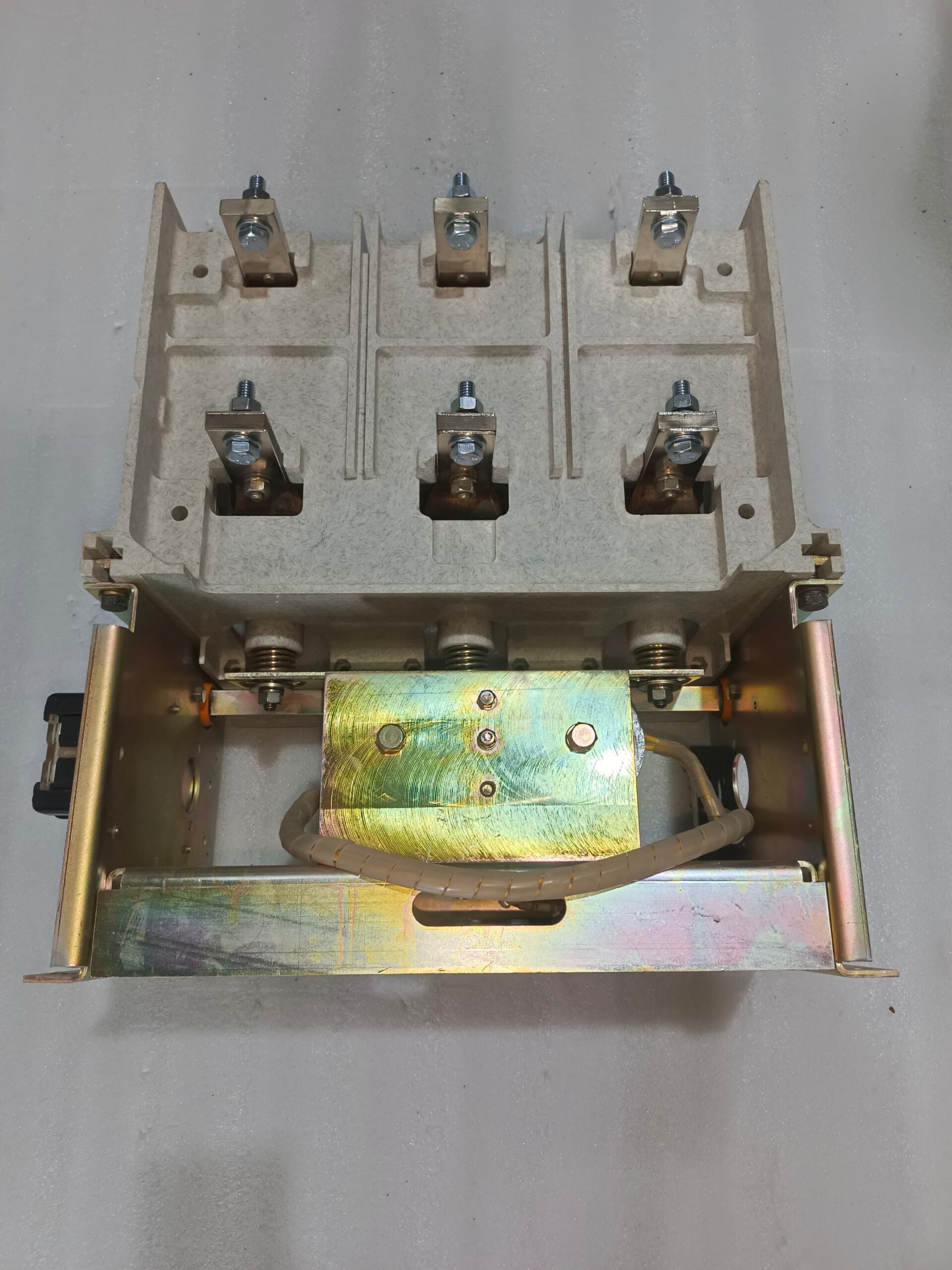 Toshiba CV-6KA High Voltage Vacuum Contactor – 700A Medium Voltage Vacuum Contactor with 220V AC Coil thumbnail 8