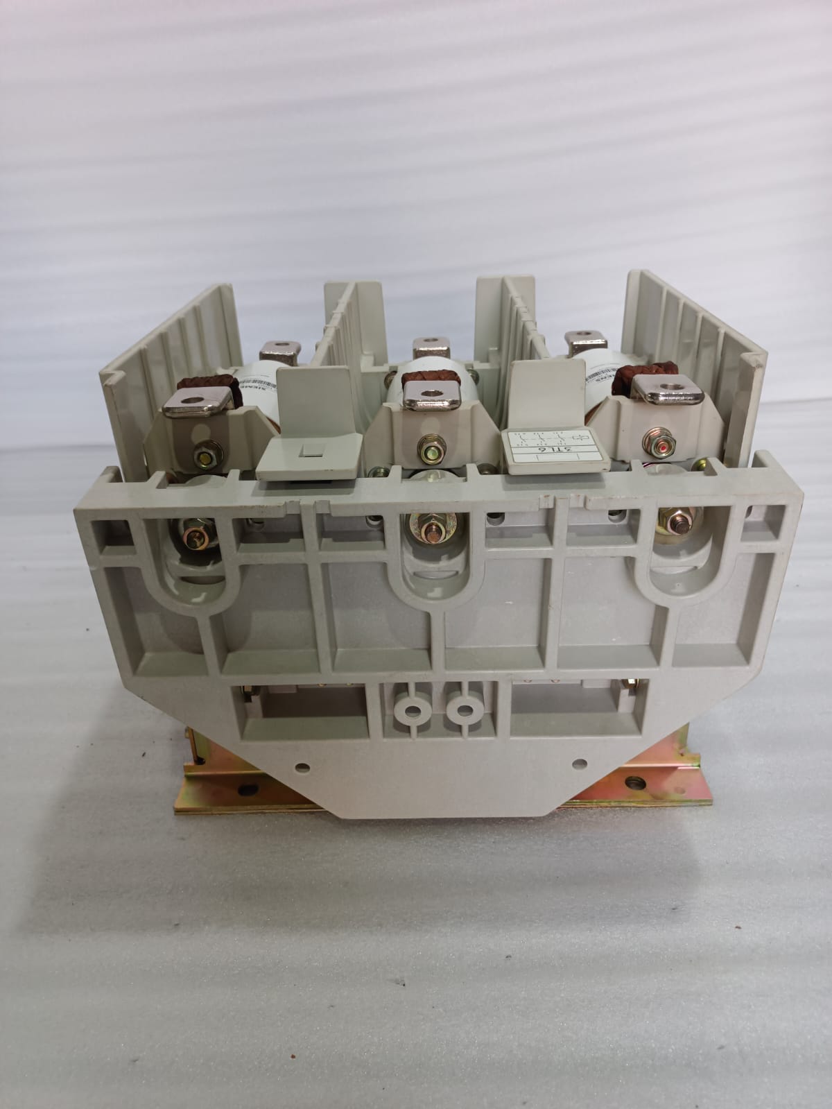 Siemens 3TL6515-0AL2-Z 400A 12kV Vacuum Contactor – Medium Voltage Industrial Switching Contactor thumbnail 9
