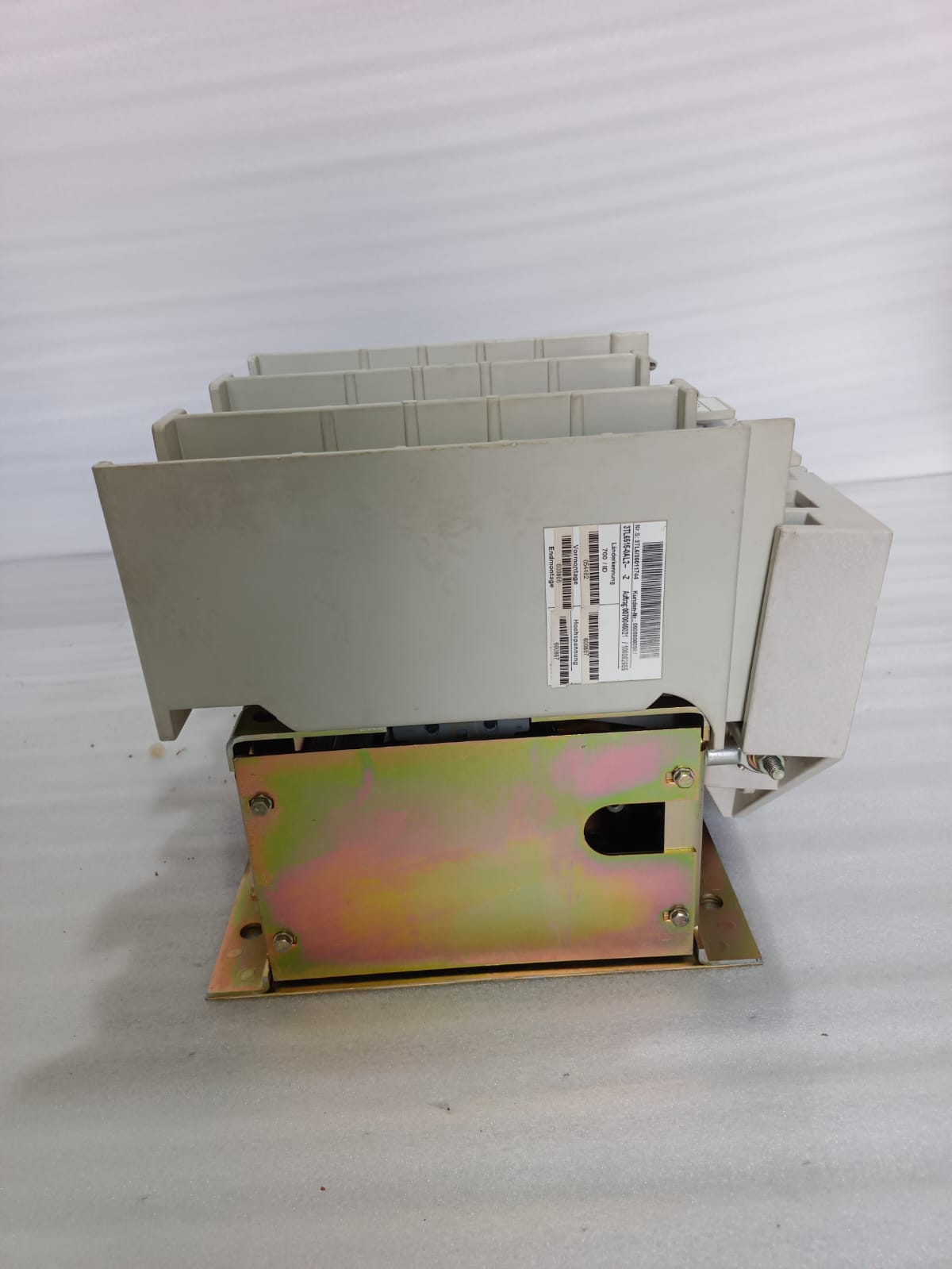 Siemens 3TL6515-0AL2-Z 400A 12kV Vacuum Contactor – Medium Voltage Industrial Switching Contactor thumbnail 11