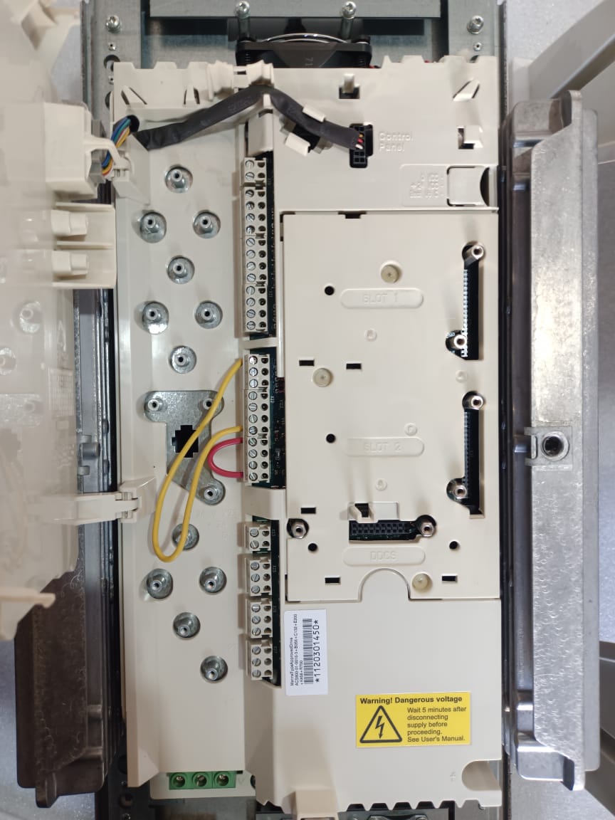 ABB ACS800-01-0016-3+B056+C132+E200+K458+R700 15HP AC Drive – Industrial Variable Frequency Drive (VFD) for High-Performance Motor Control thumbnail 2