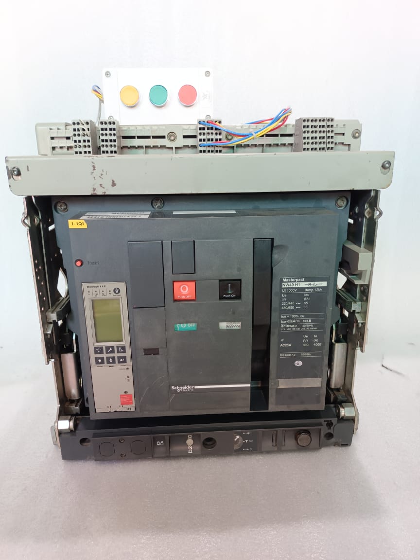 Schneider Electric Masterpact NW40H1 Air Circuit Breaker 4000A Drawout ACB with Micrologic Trip Unit thumbnail 2