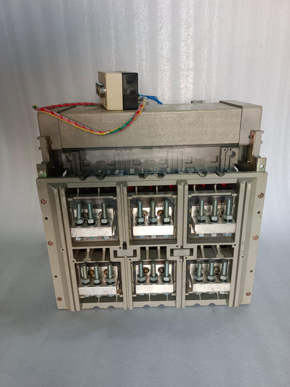 Schneider Merlin Gerin Masterpact NW32 H1 Air Circuit Breaker 3200A Drawout ACB with Micrologic Trip Unit thumbnail 7