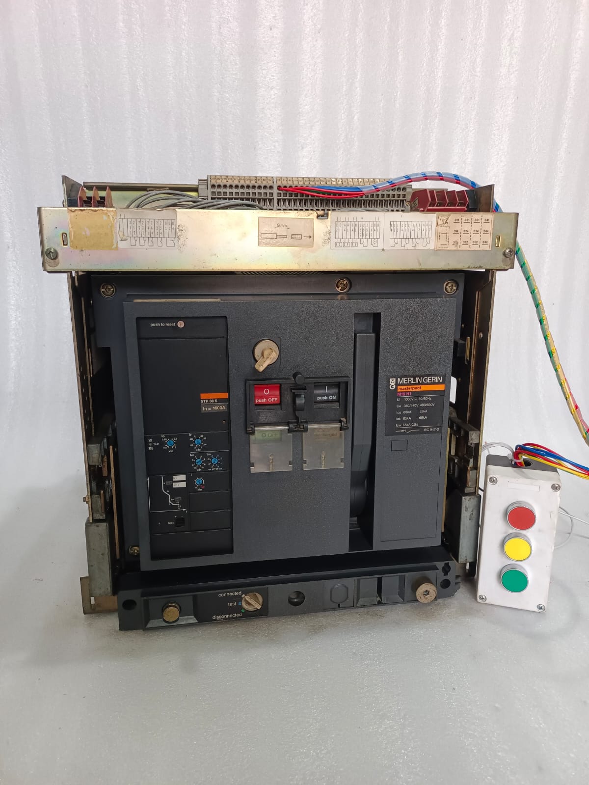 Schneider Electric Merlin Gerin Masterpact M16H1 Air Circuit Breaker 1600A, Drawout Type ACB for Industrial LV Panels thumbnail 2